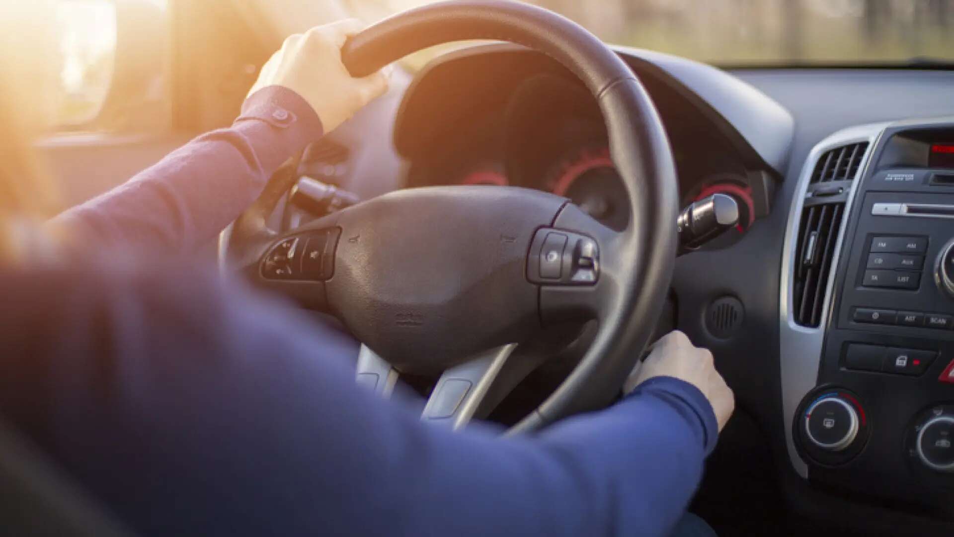 Un mecánico explica los tres beneficios de esperar un minuto al arrancar el coche antes de iniciar al marcha