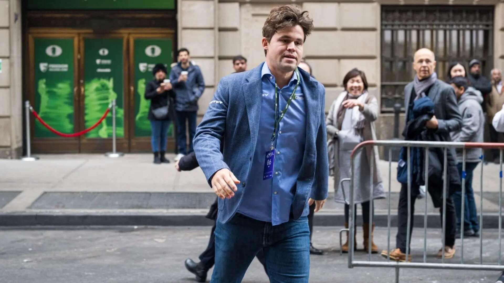 Primera reacción de Carlsen tras su polémica salida del Mundial de Ajedrez: 