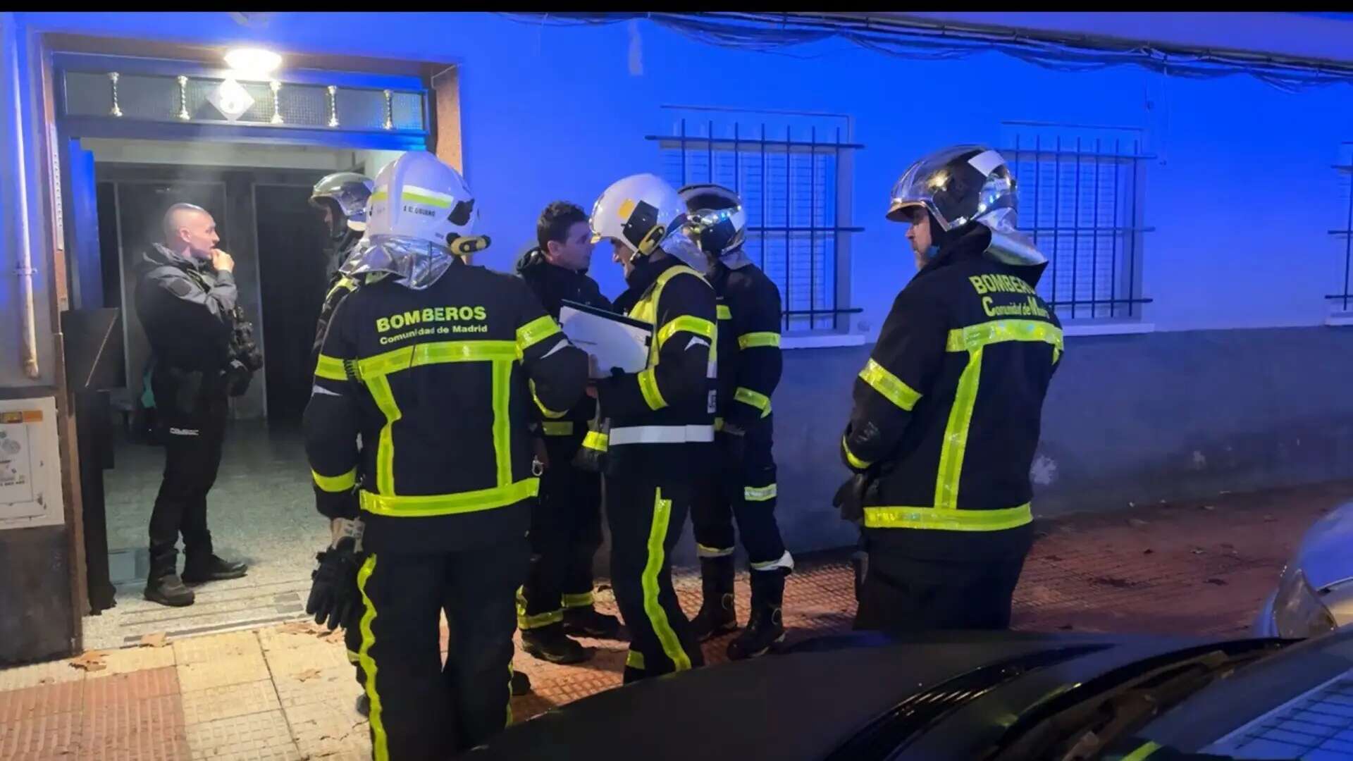 Rescatan a una mujer de 91 años intoxicada muy grave por inhalación de humo tras incendiarse su vivienda en Madrid