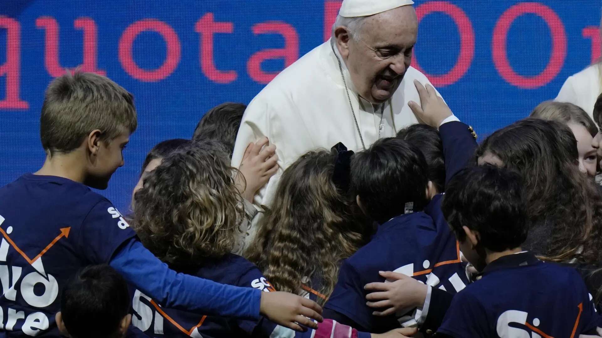 Una niña española que padeció neumonía bilateral escribe una carta al papa para darle ánimo