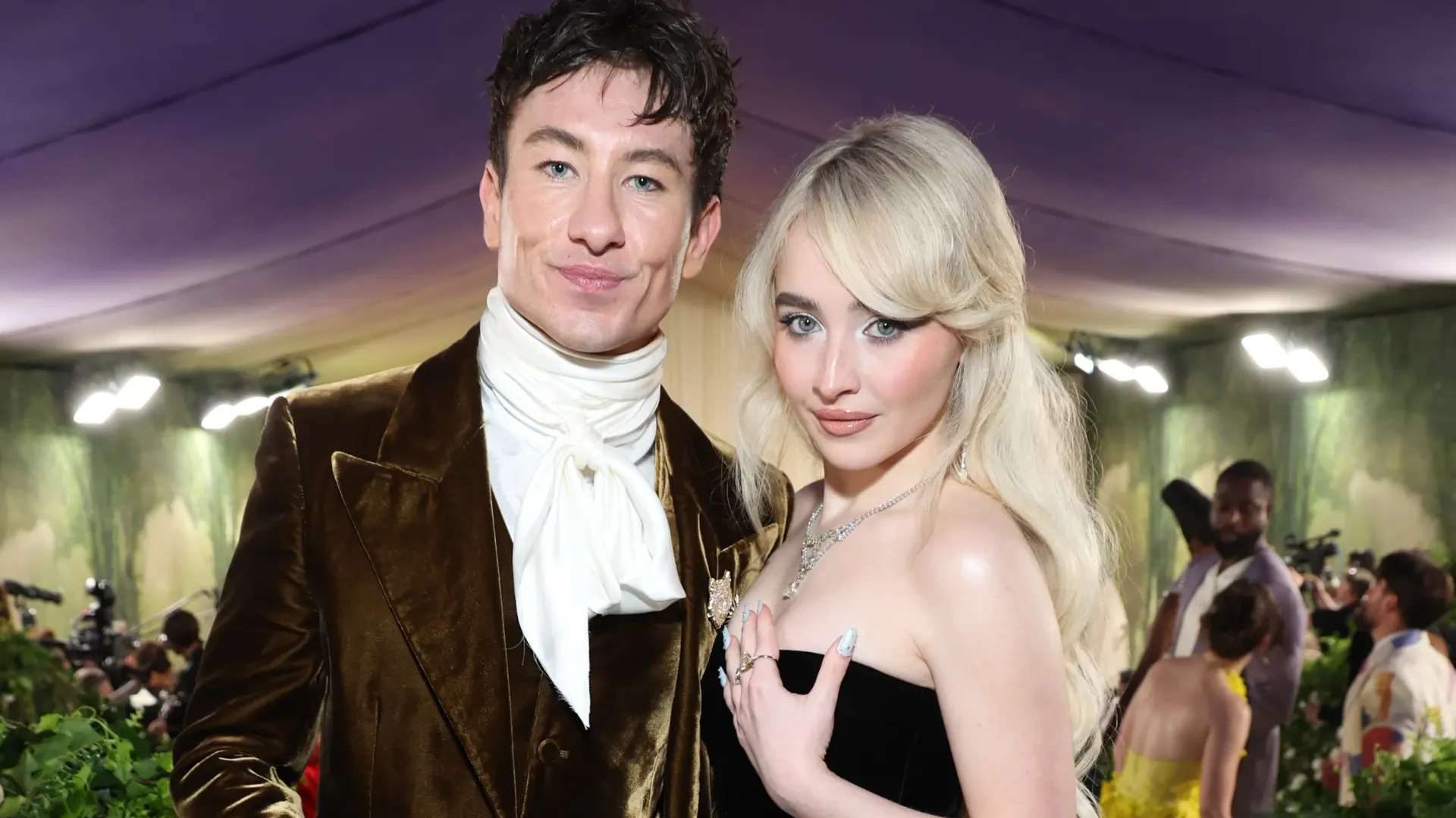 Sabrina Carpenter y Barry Keoghan: dos maneras de sanar un corazón roto