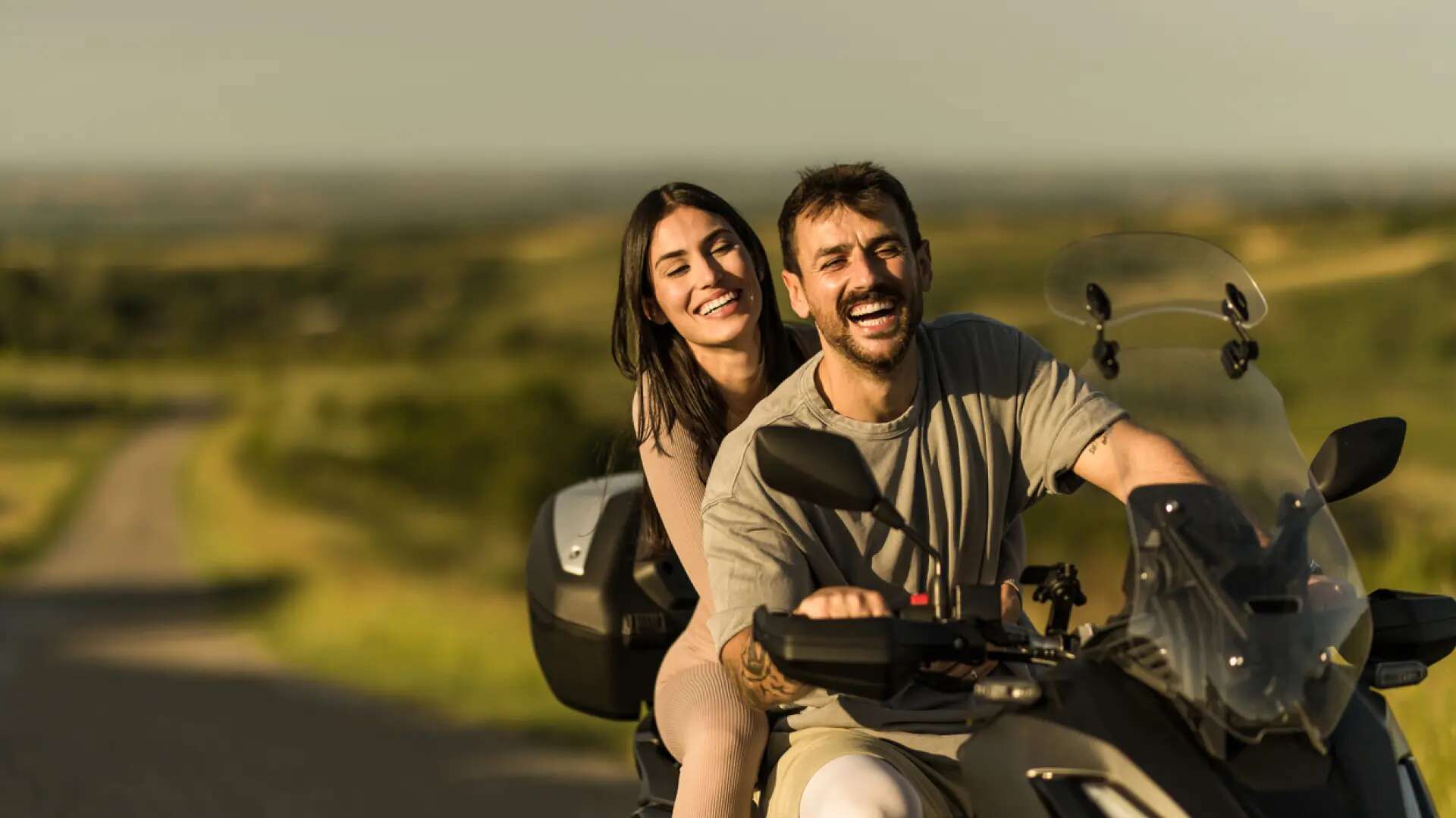 Las excepciones médicas que dejan pilotar una moto sin casco de forma legal en España