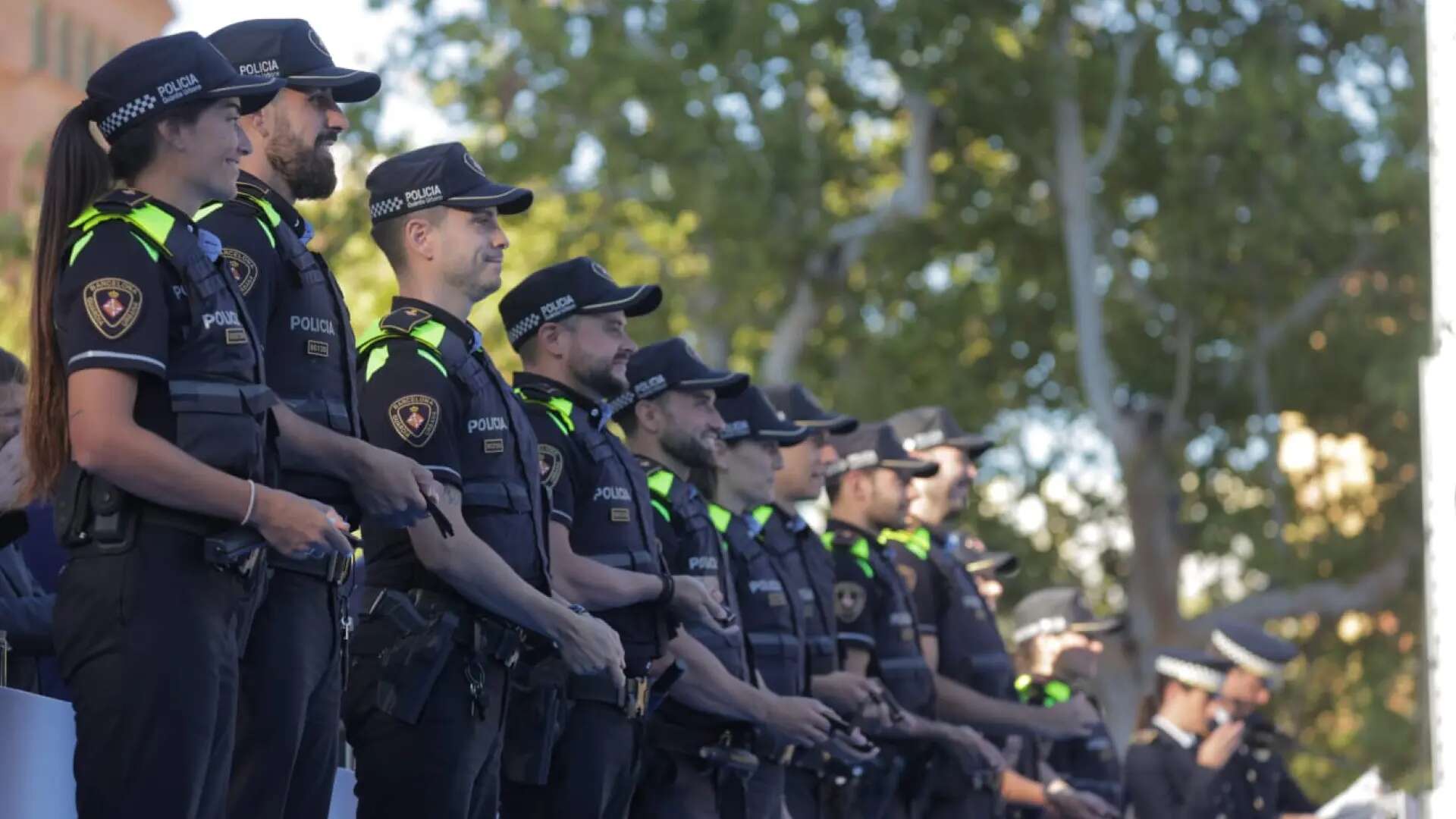 Dieciocho entidades piden al Ayuntamiento de Barcelona que anule la compra de 22 pistolas Taser para la Guardia Urbana