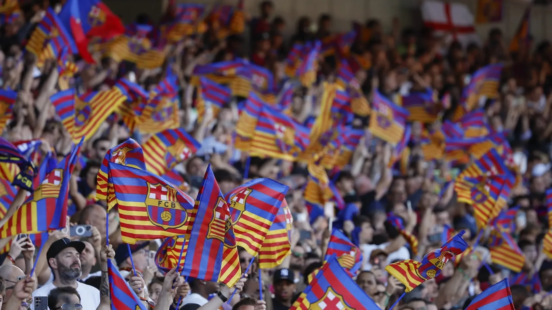 Los Mossos detienen a dos personas por vender entradas falsas para el Barça-Madrid del pasado domingo