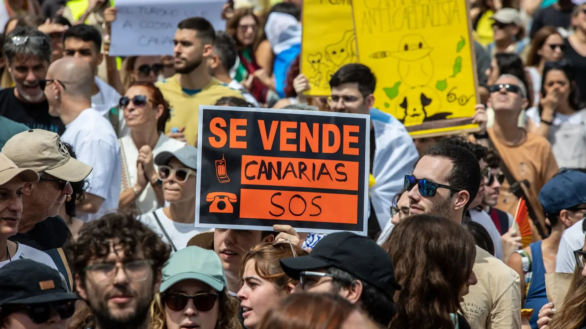 Canarias vuelve a salir a la calle para protestar contra el modelo turístico: estas son las manifestaciones 