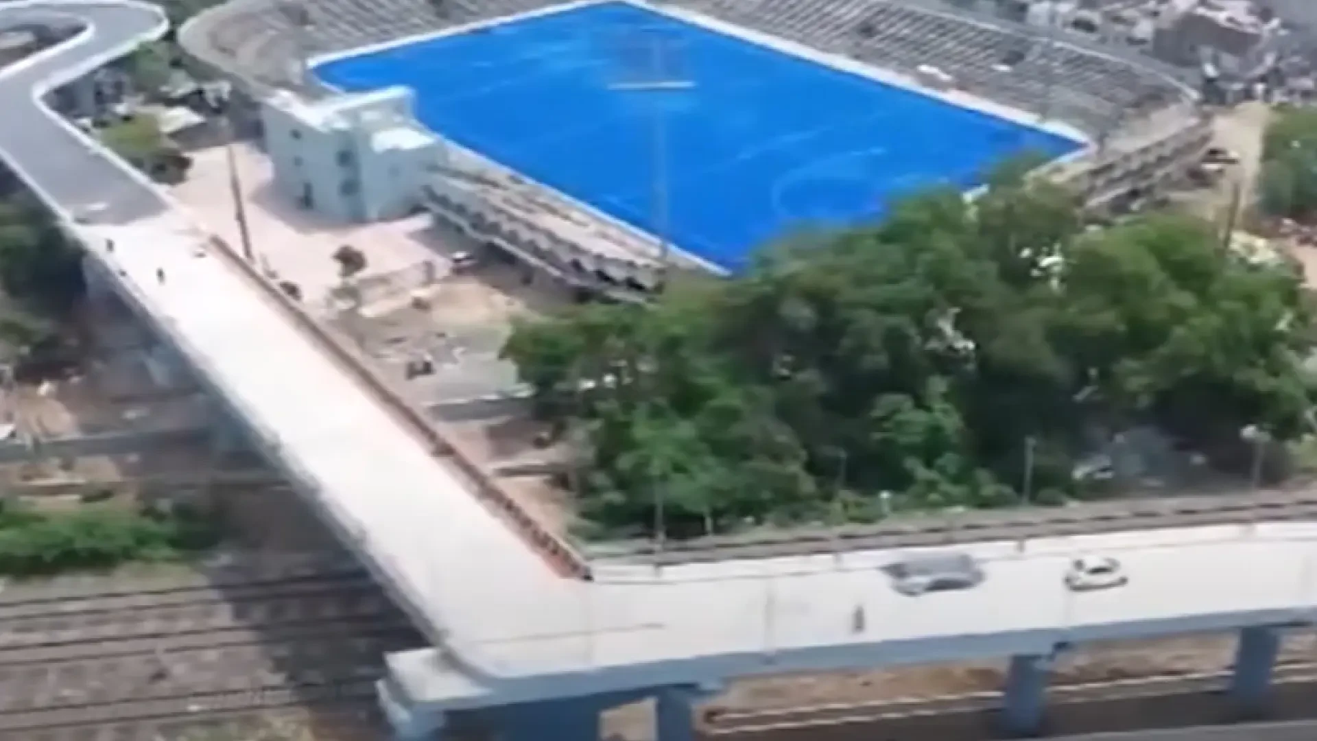 Siete ingenieros son suspendidos por realizar un puente ferroviario con una insólita curva