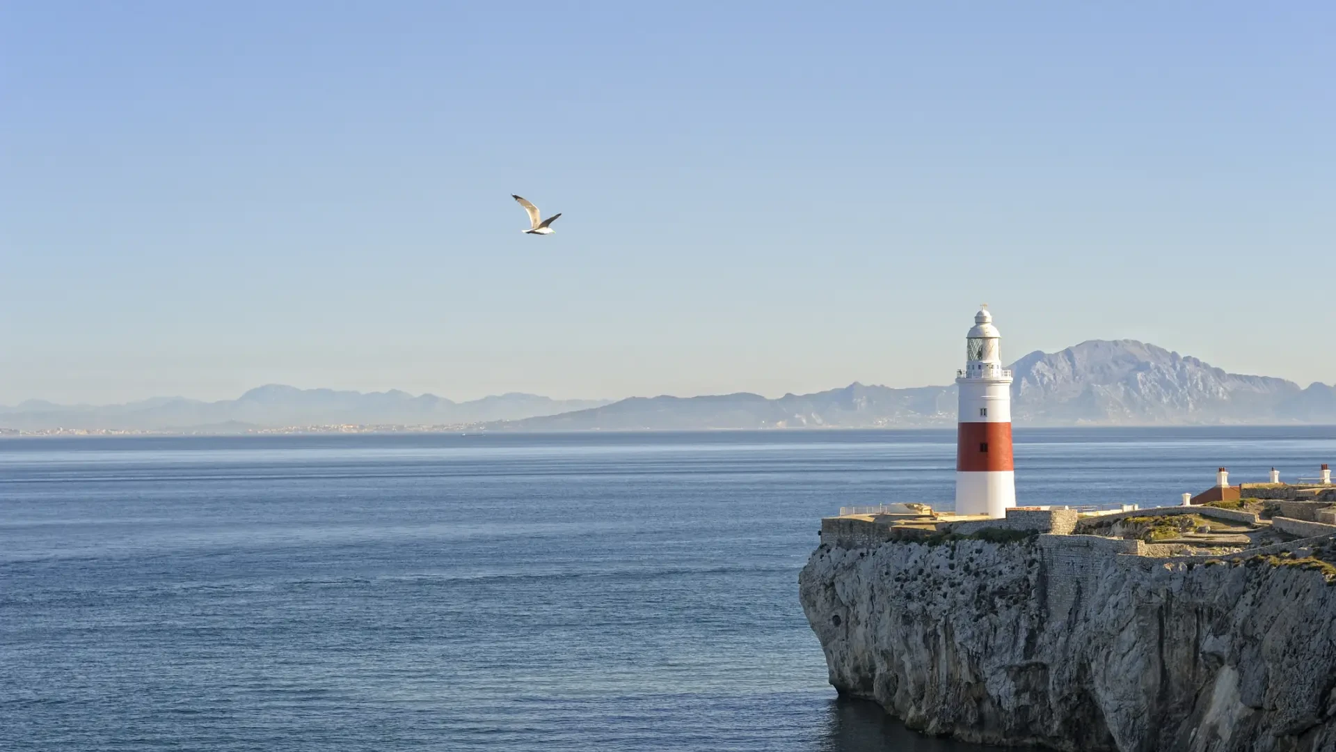 Dos nadadores solidarios cruzan el Estrecho de Gibraltar por la ELA y por quienes ya no pueden hablar
