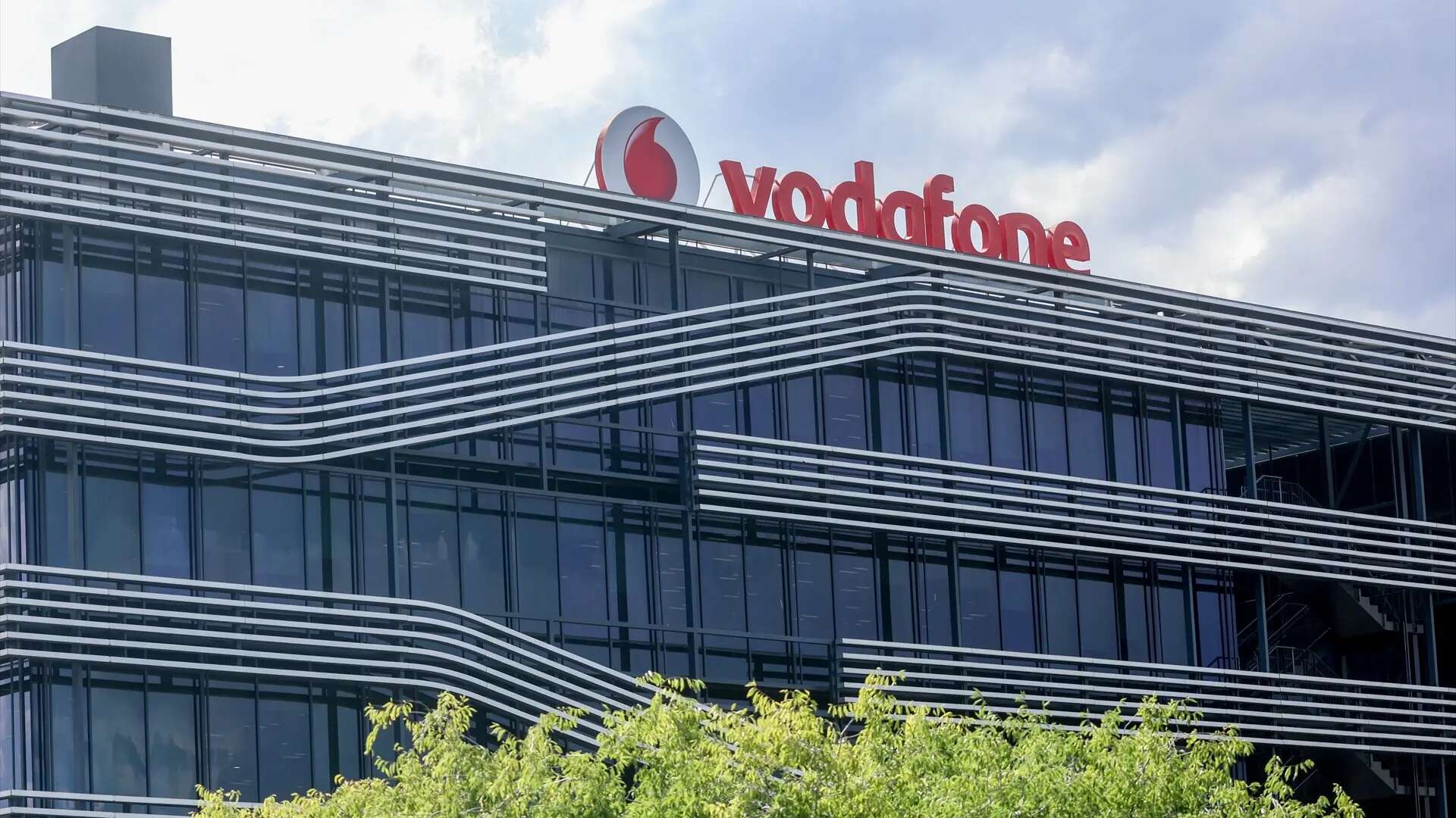 Vodafone lanza un nuevo plan con fibra, TV y dos líneas móviles con datos ilimitados