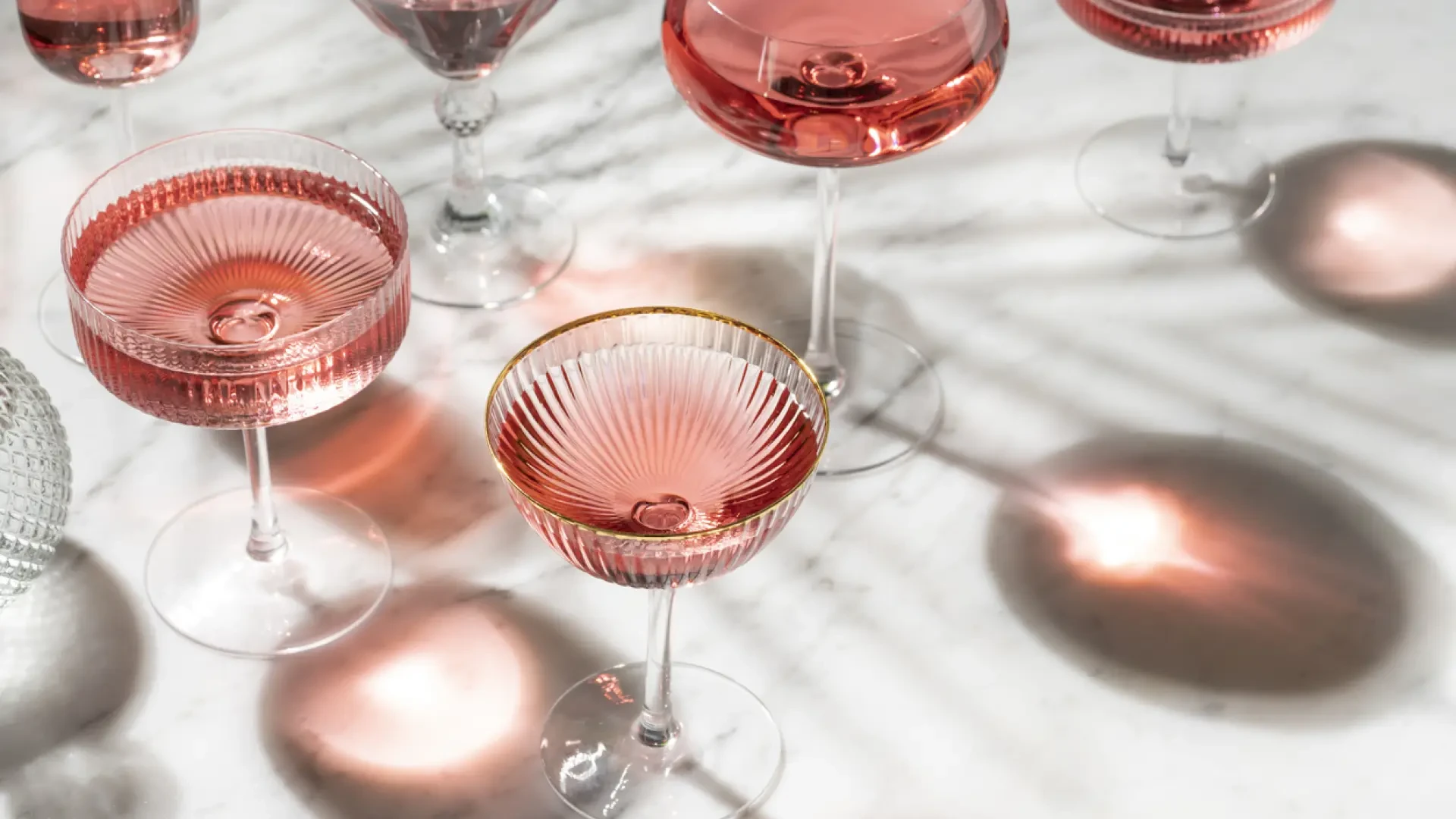 Un vino rosado español es el mejor del mundo en 2025, según una de las guías más prestigiosas