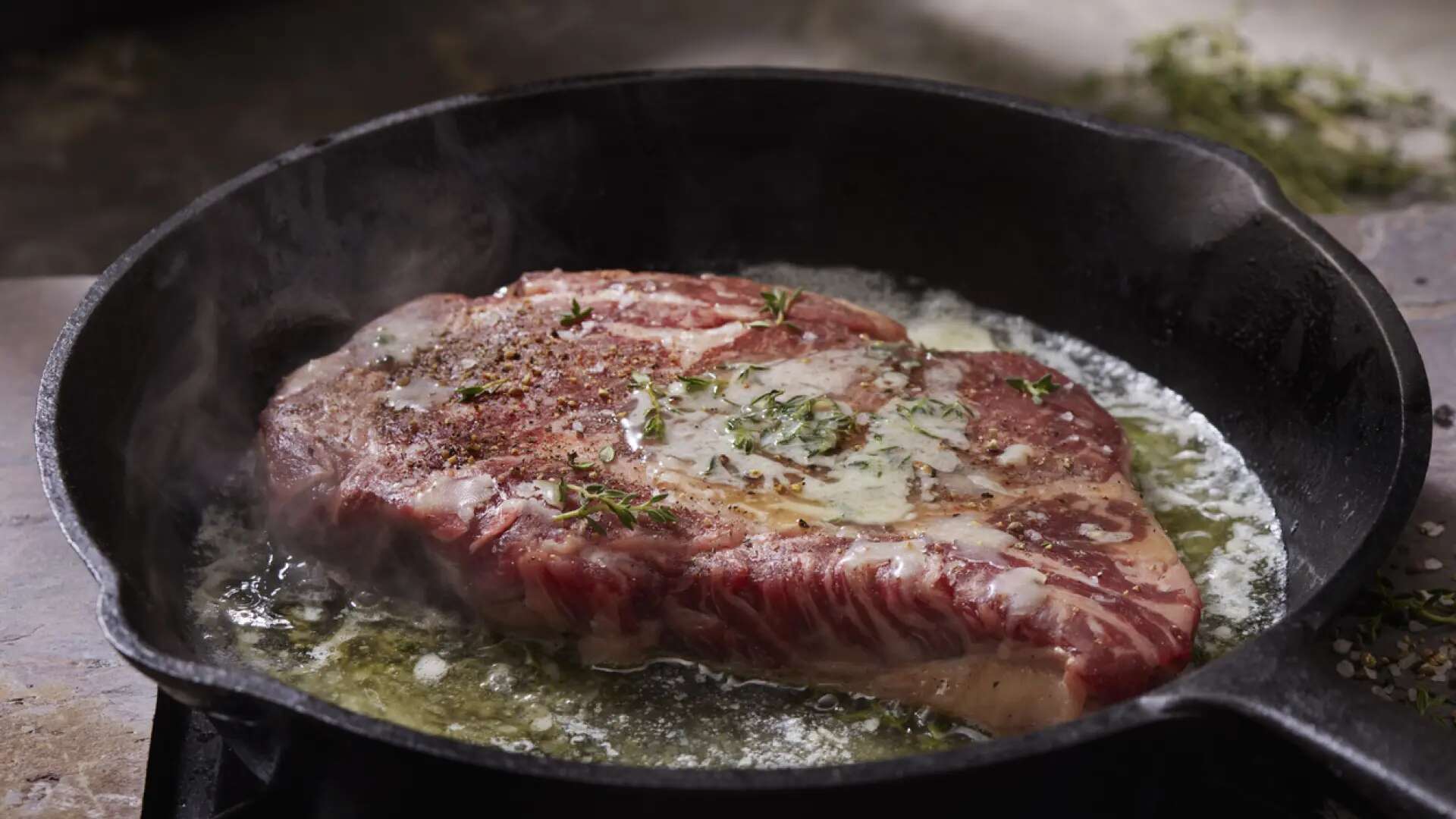 Un carnicero explica cómo evitar que la carne suelte agua al cocinarla: 