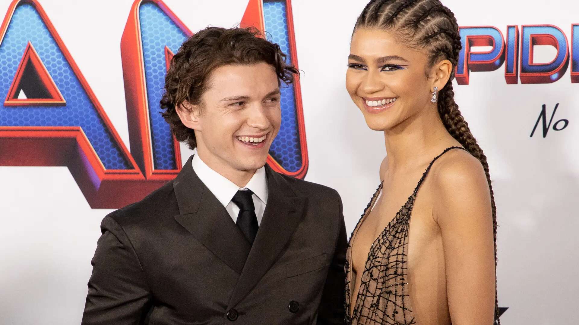 Encontronazo de Tom Holland con fans junto a Zendaya: 