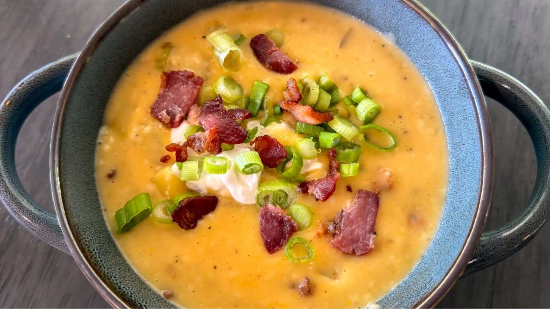 Cómo hacer de la tortilla de patata un plato de cuchara: la receta que te conquistará este invierno