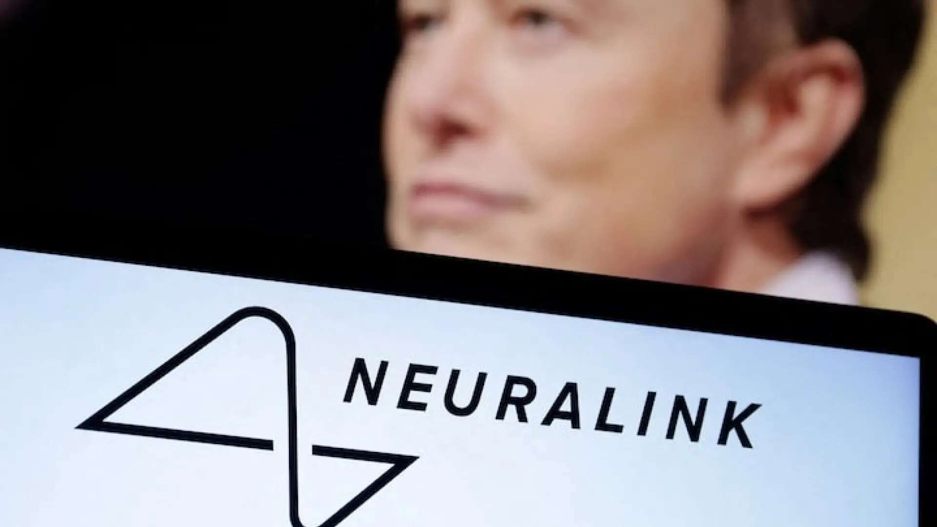 El chip cerebral de Elon Musk para curar la ceguera podría estar más cerca tras recibir esta etiqueta oficial