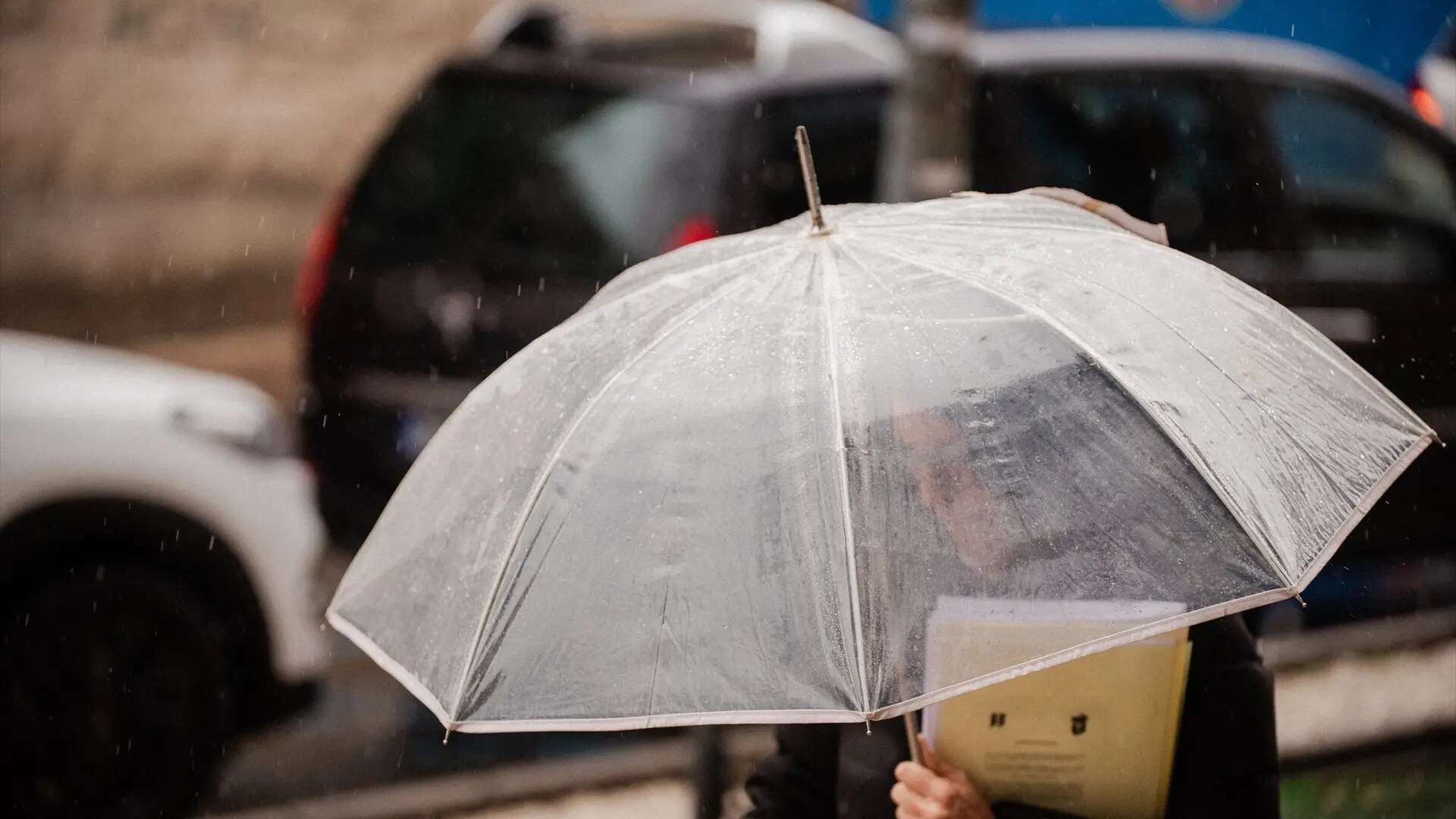 El huracán Kirk pone en alerta amarilla a Andalucía: amenaza con fuertes lluvias, tormentas y oleaje