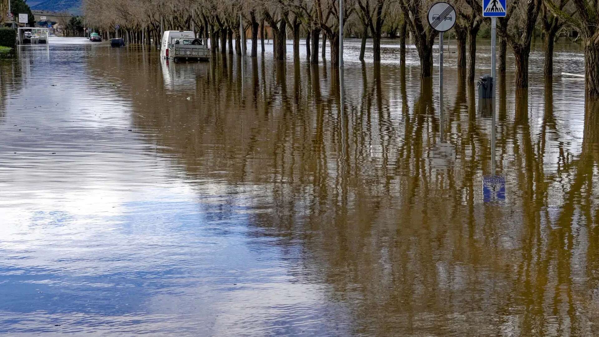 Ávila registra una de las peores inundaciones del último siglo: el agua anega la zona sur, incluida una urbanización 