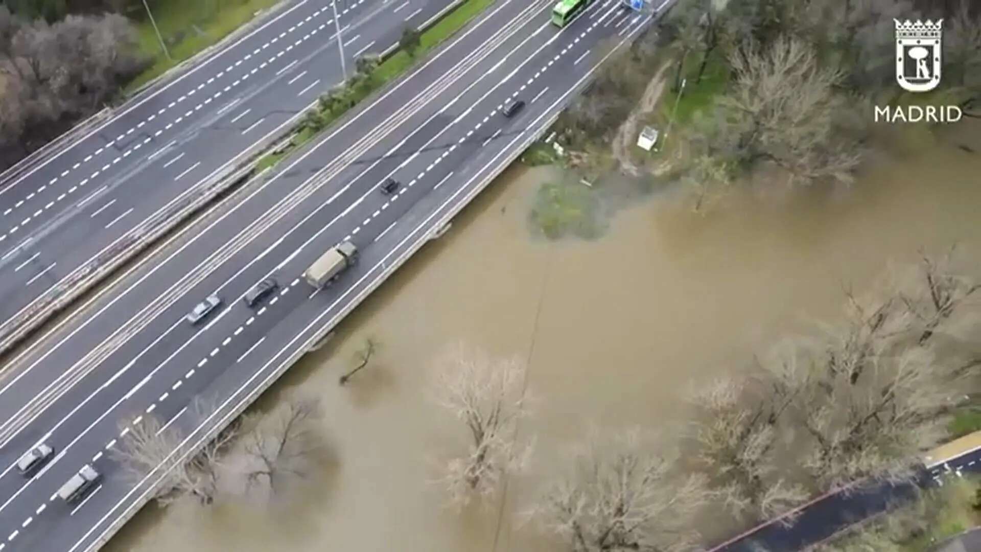 Madrid prevé un aumento de caudal en los ríos y no descarta cortes en la A-6 y la A-2 en las próximas horas