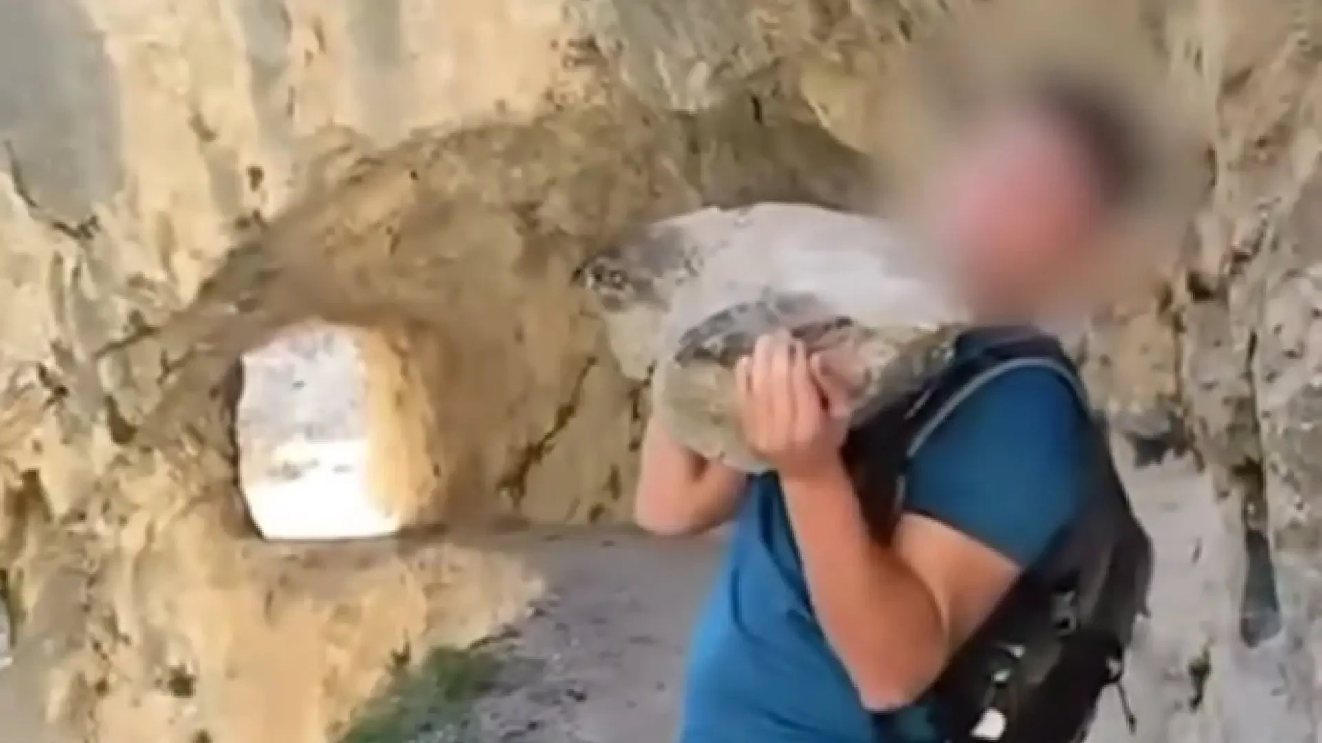 Al joven que lanzó una piedra por un barranco en los Picos de Europa podría caerle una multa de hasta 200.000 euros