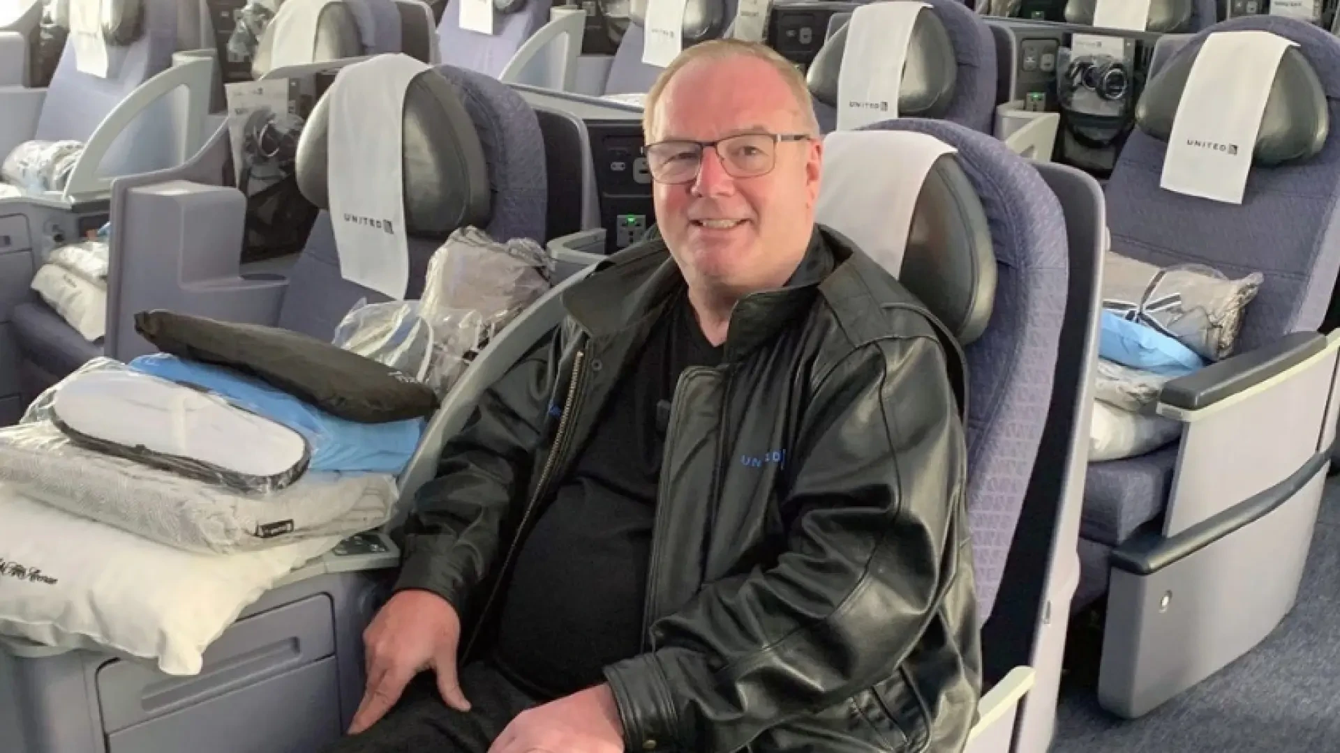El hombre que compró vuelos ilimitados por menos de 500.000 euros y lleva volando 35 años sin parar