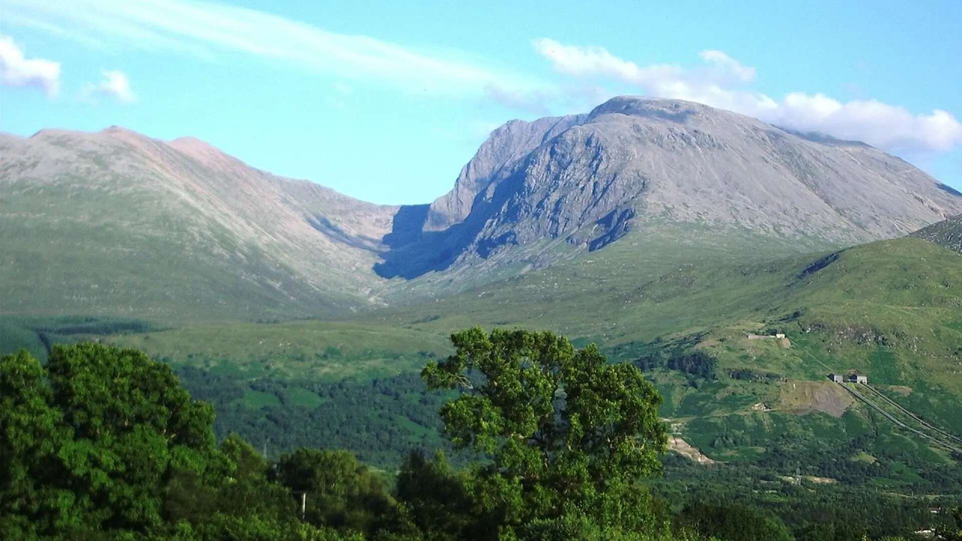 La montaña más alta de Reino Unido, un evocador destino para senderistas