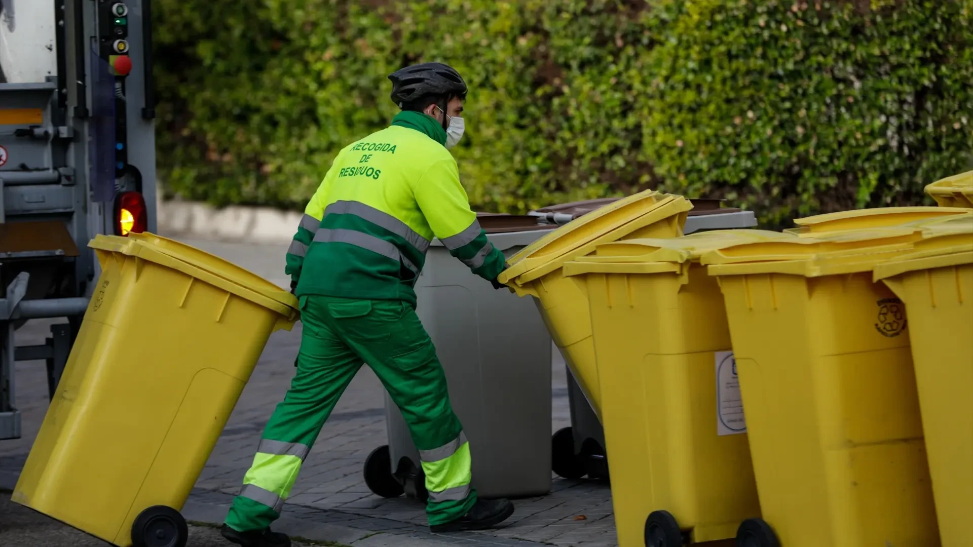 La recogida de basuras convoca una huelga indefinida en Madrid desde el 21 de abril