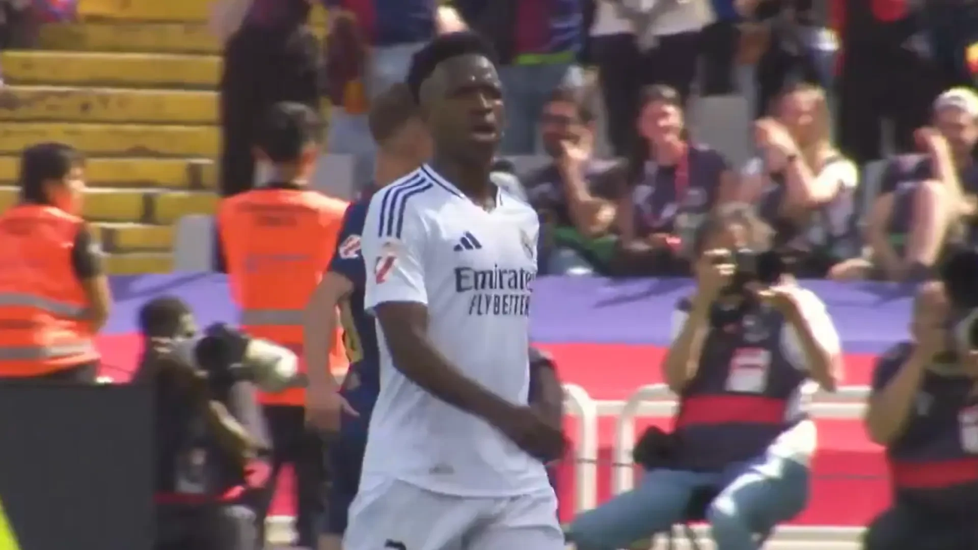 El tremendo enfado de Vinícius en los goles del Barça: 
