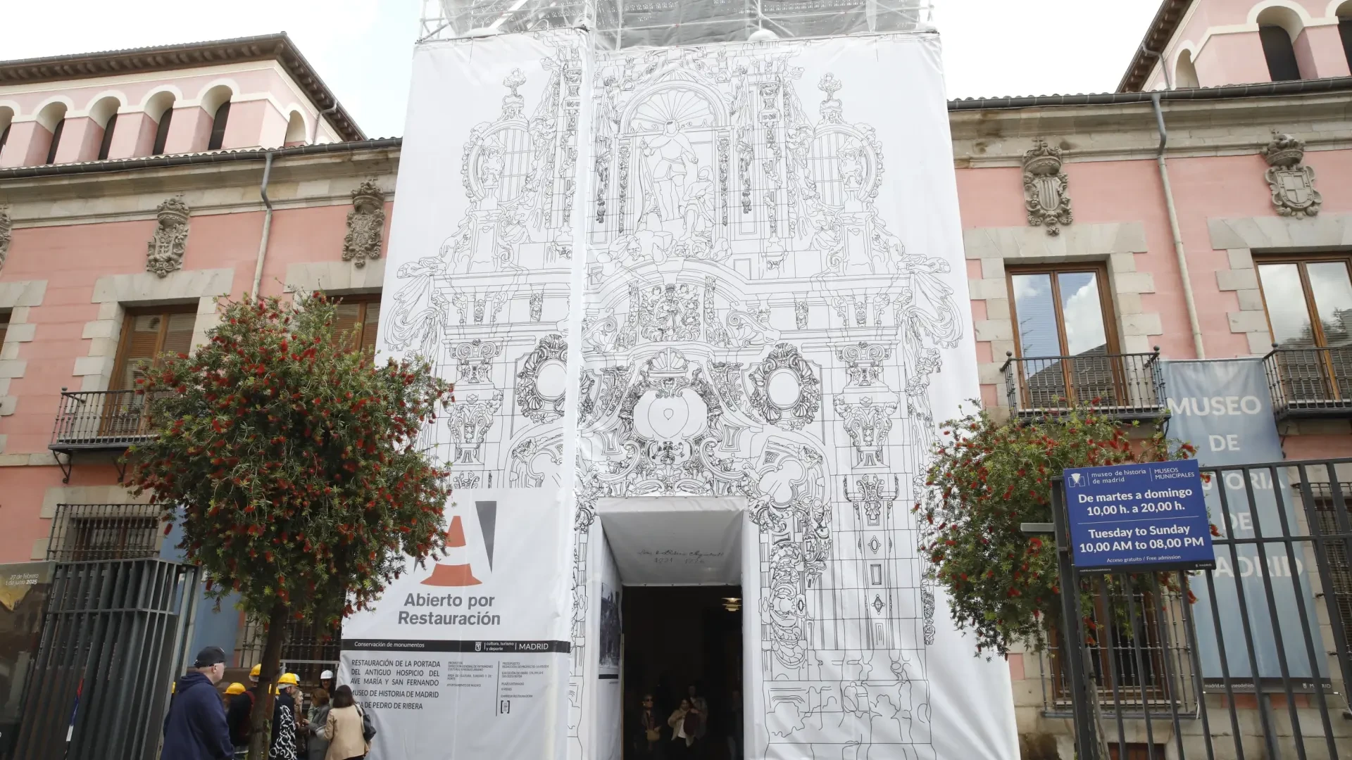 Los andamios del Museo de Historia abren para subirse y ver su restauración de cerca