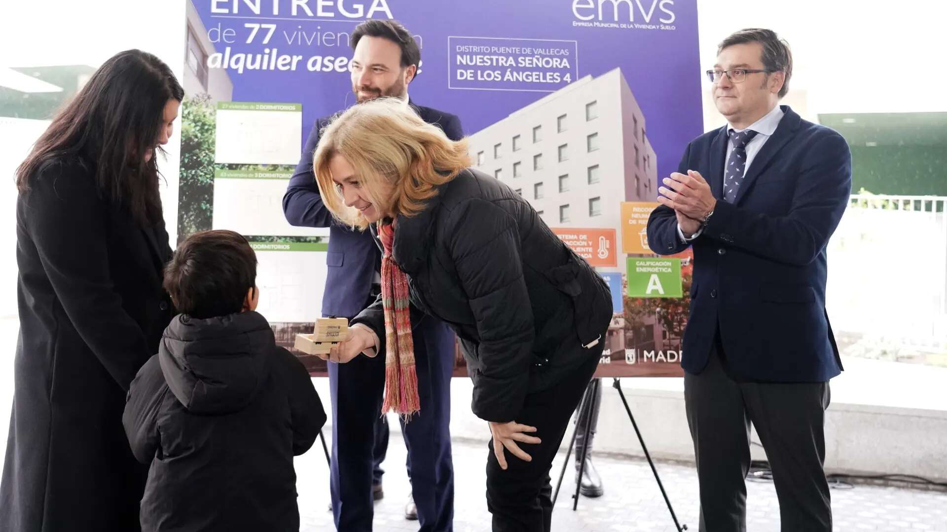 El ecobarrio de Vallecas tiene nuevos vecinos: madres solteras, una familia que se emancipa, un hombre de 50 años...