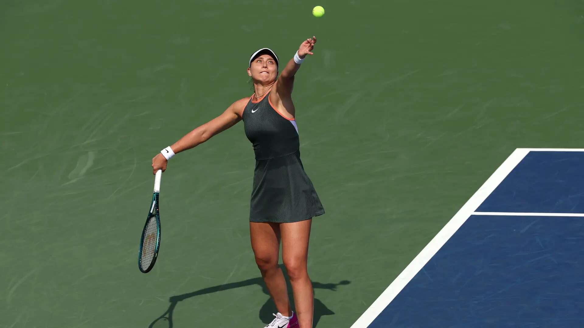 Paula Badosa coge carrerilla en el US Open y ya está en segunda ronda tras despachar a la suiza Golubic