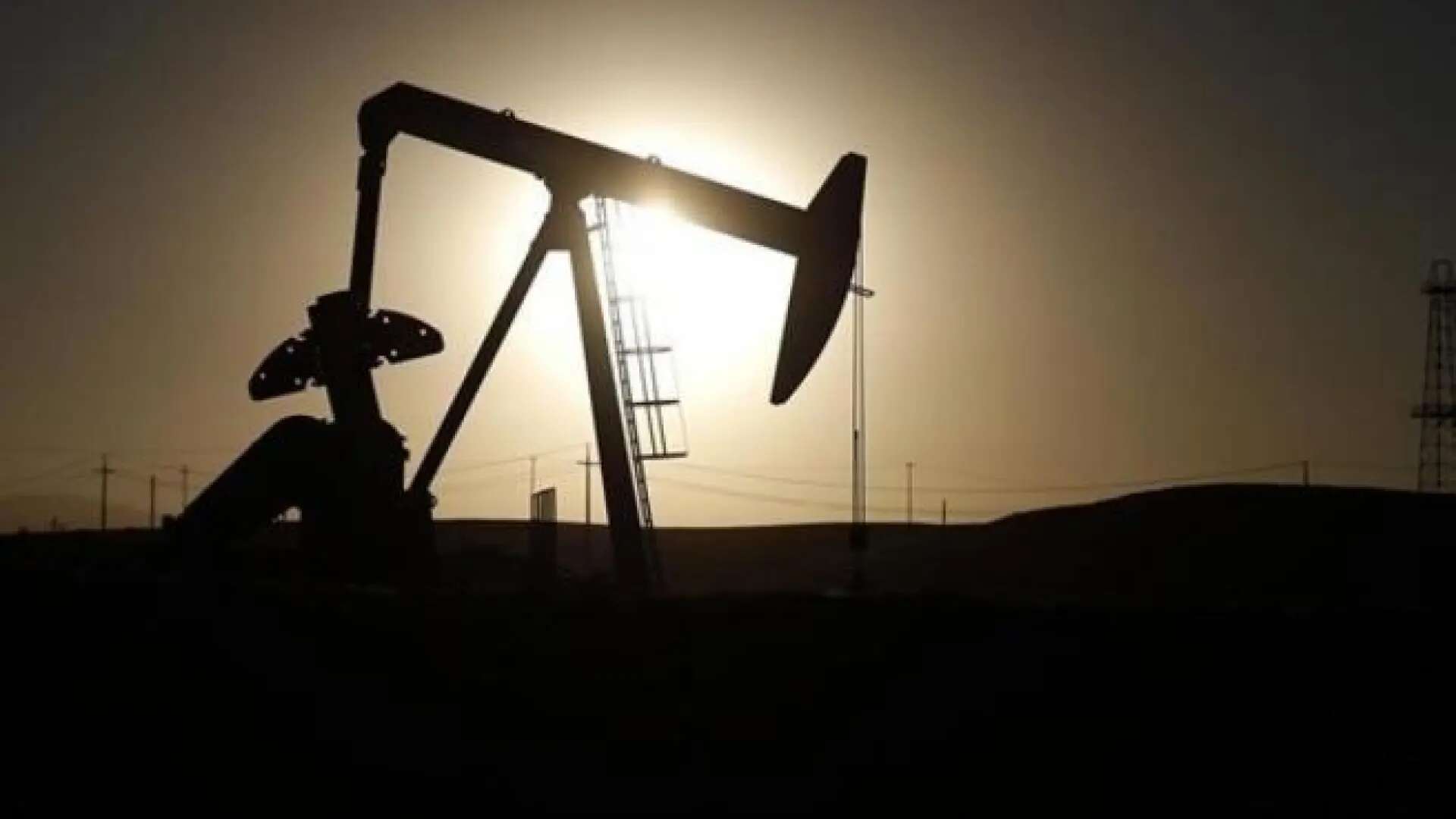 El precio del petróleo Brent marca máximos desde agosto y supera 81 dólares por barril