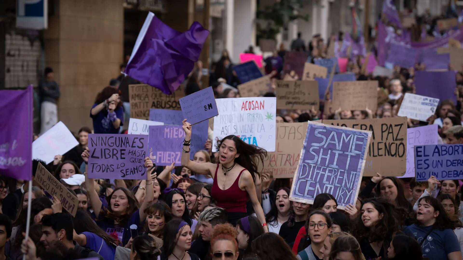 Las mujeres reivindican el trabajo de cuidados y la lucha feminista este 8-M en Barcelona: horario y recorrido de las marchas