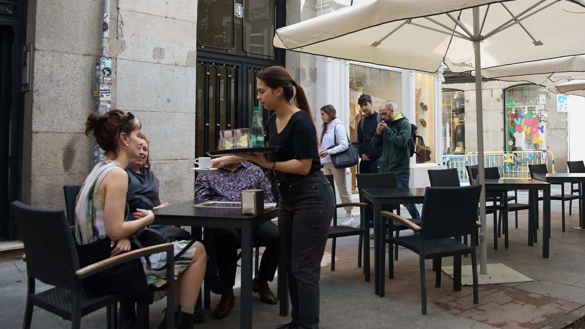 Los bares y comercios de Madrid tendrán un gasto extra de 2.635 millones por reducir la jornada laboral