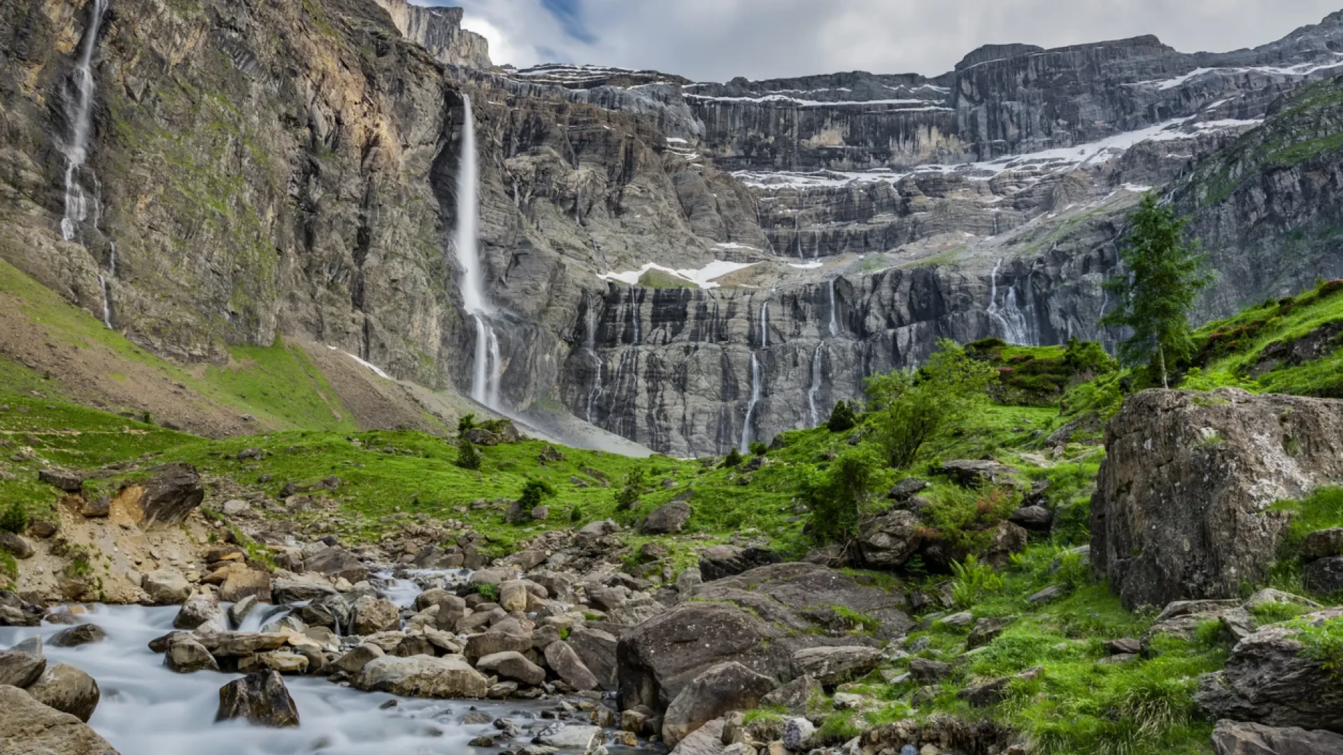La ruta a la cascada más alta de Francia: 423 metros de altura en la frontera con España