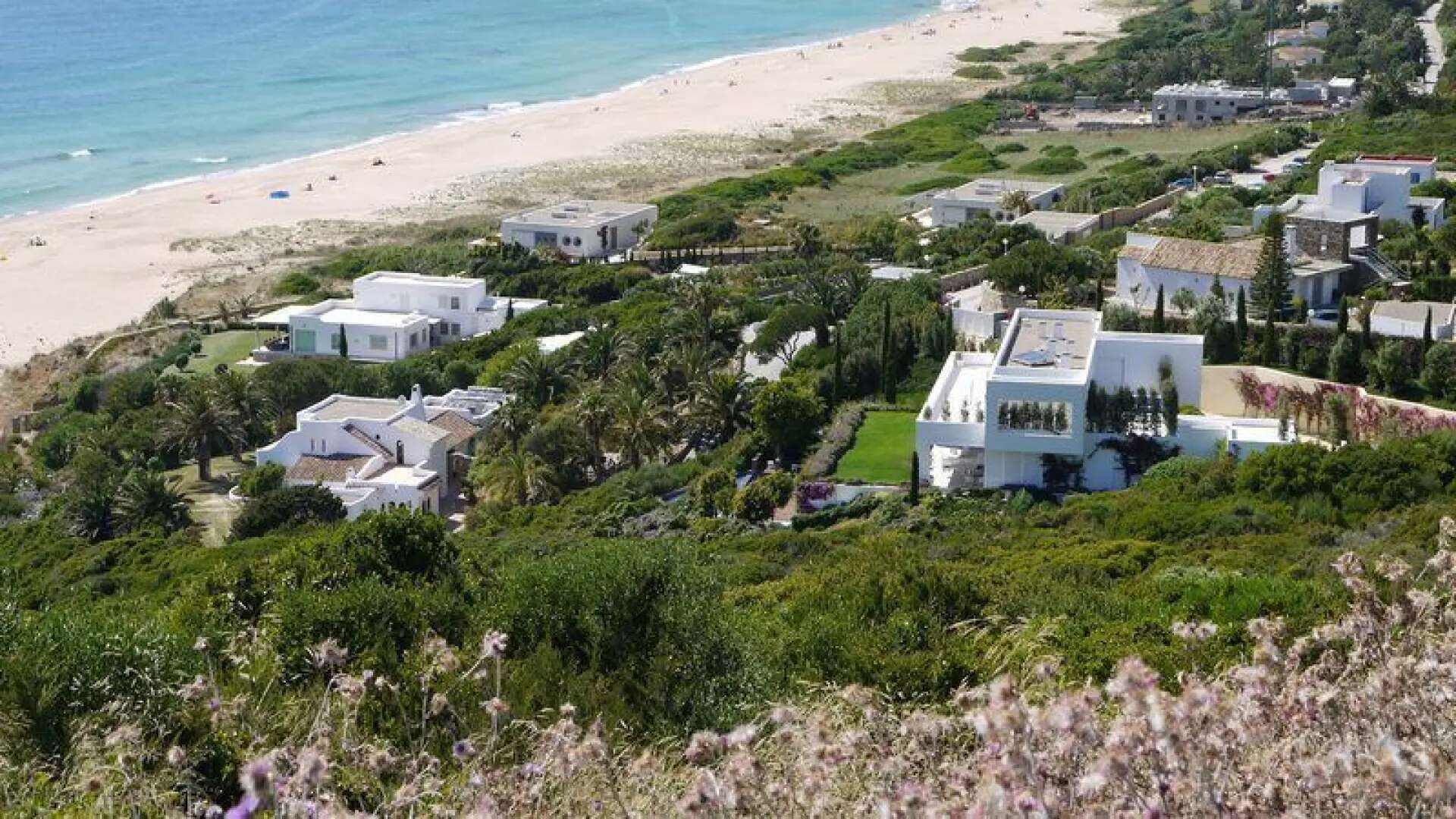 Este es el  pueblo de la costa de Andalucía donde el chef José Andrés se ha comprado una casa