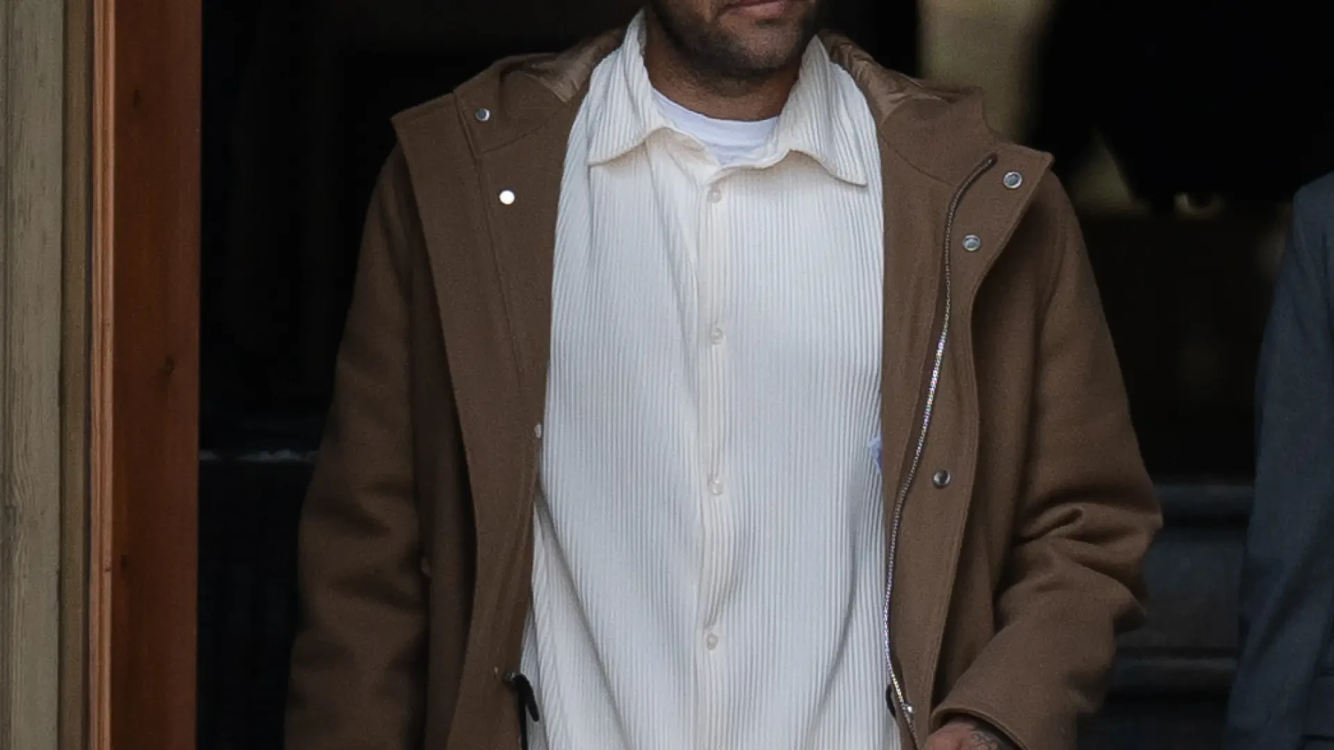 Dani Alves vuelve de Ibiza para firmar en el juzgado tras su viaje con Joana Sanz