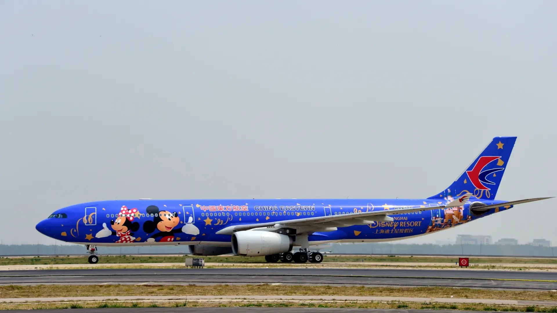 La exclusiva vuelta al mundo en avión privado para conocer todos los parques de Disney: esto es lo que cuesta