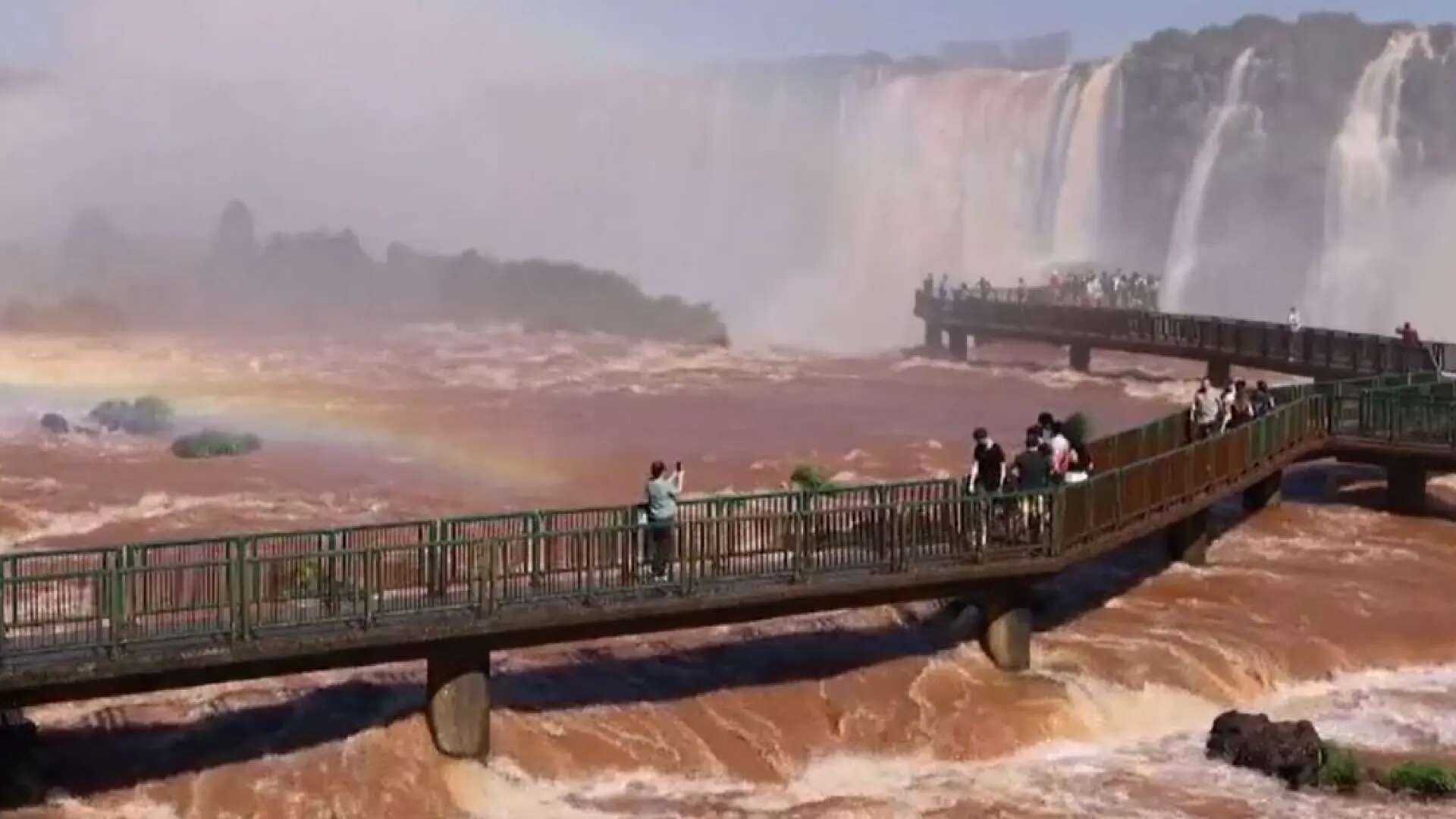 Así luce en todo su esplendor la naturaleza en las cataratas de Iguazú tras las fuertes lluvias en Brasil
