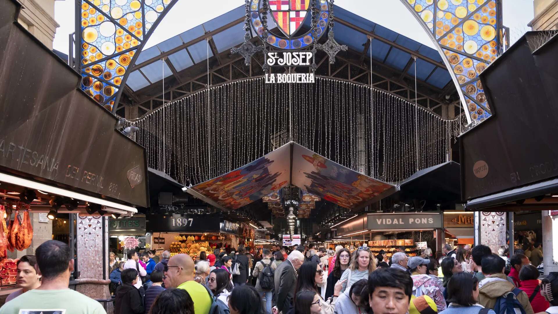 Barcelona prevé iniciar la reforma de la Boqueria en 2025: tendrá dos entradas y mejorarán la zona central del pescado