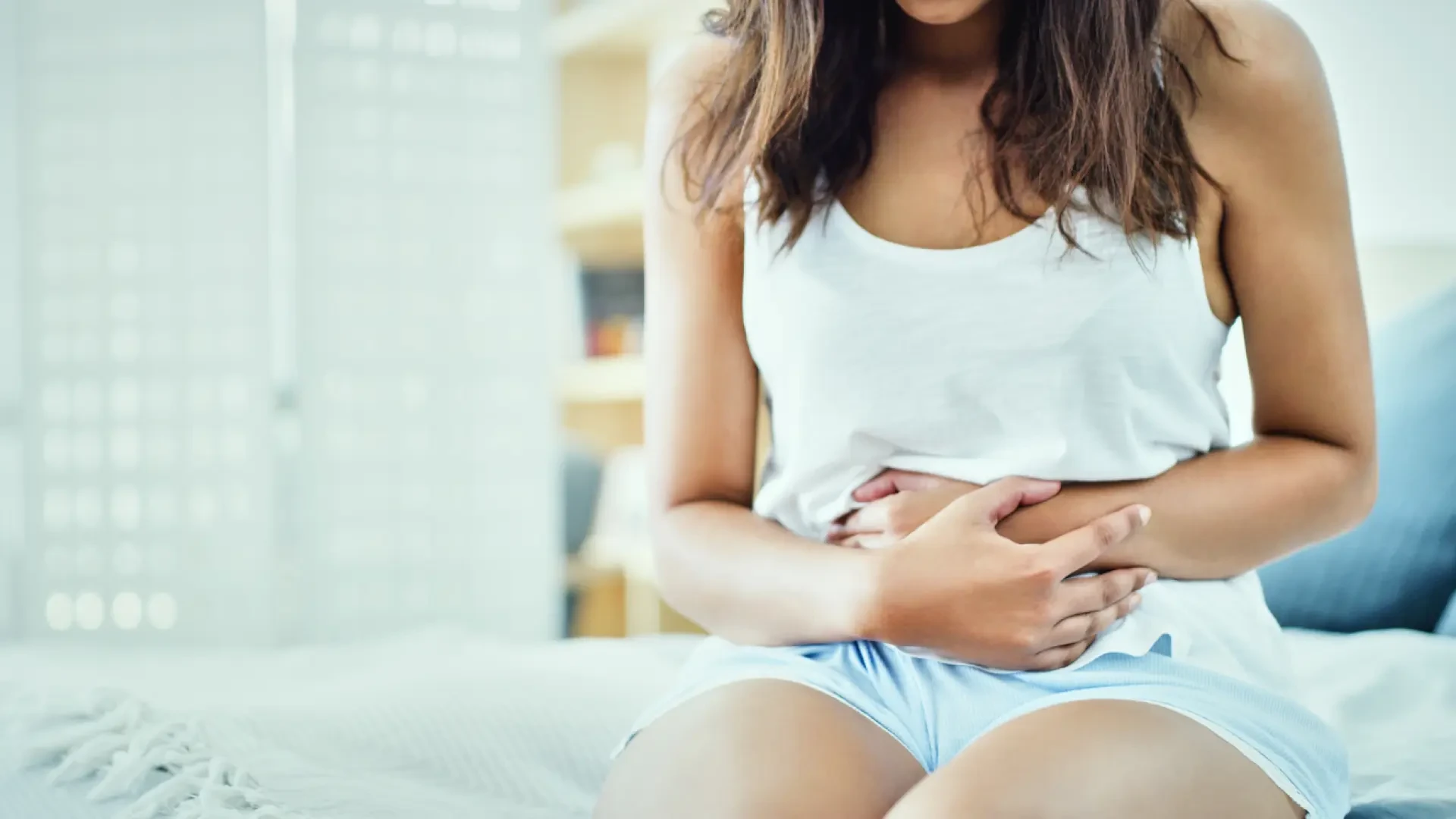 Las 3 enfermedades que podrían estar detrás de tu dolor de estómago constante