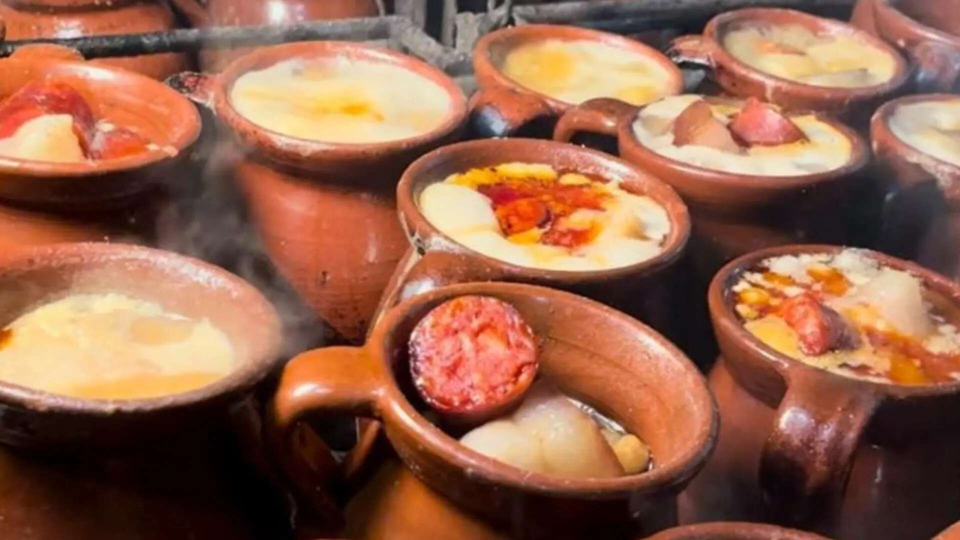 Dónde comer en Madrid un cocido en puchero de barro y al carbón de encina con más de 150 años de tradición: 