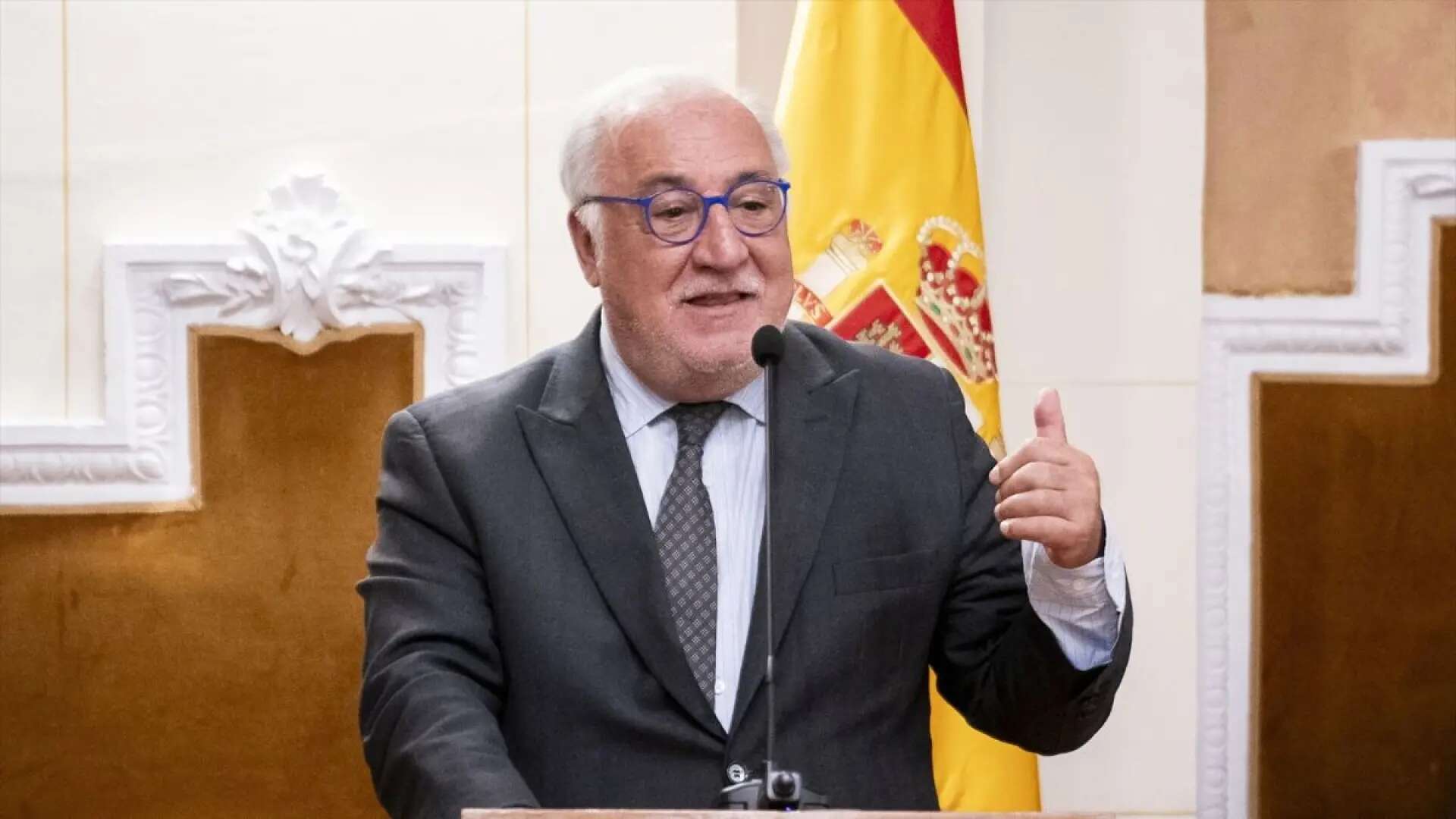 Pere Navarro sentencia que la nueva tasa no permitirá beber niuna sola gota de alcohol