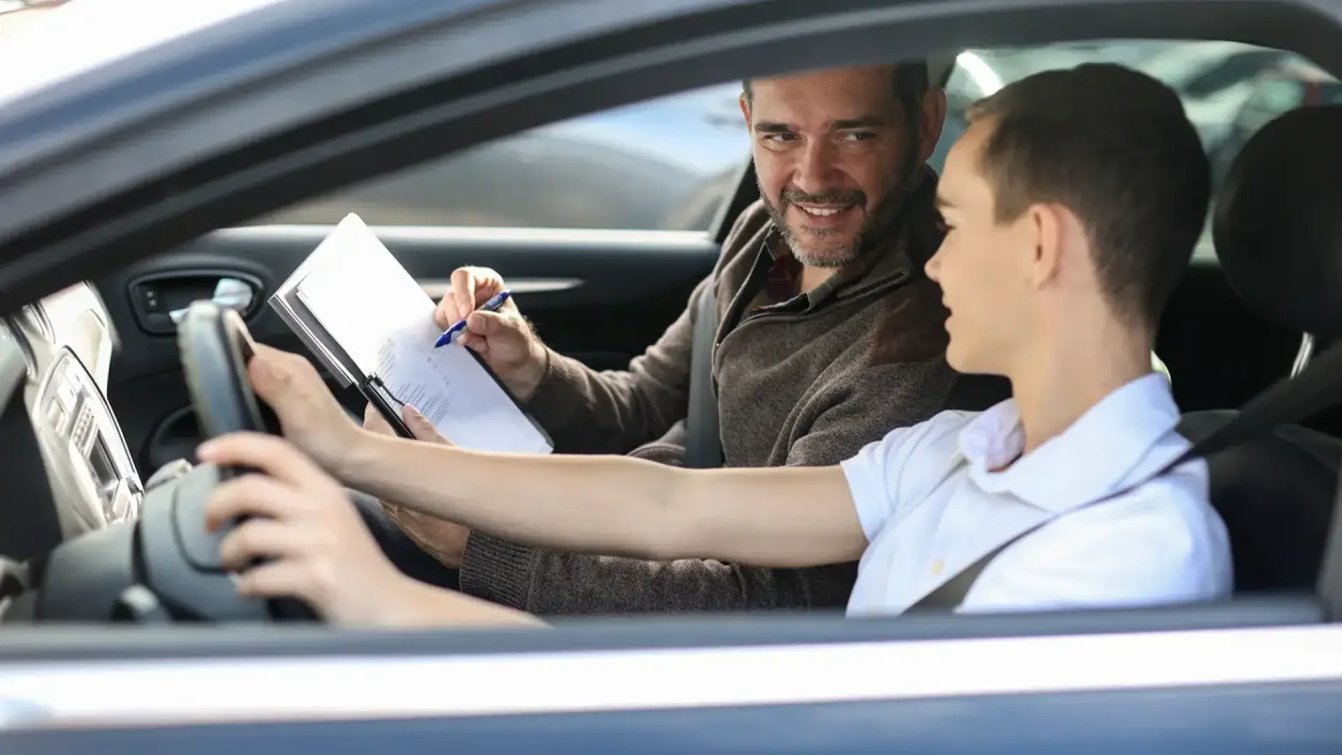 Seis conductores estrenan el primer curso de la DGT que regala dos puntos en el carné