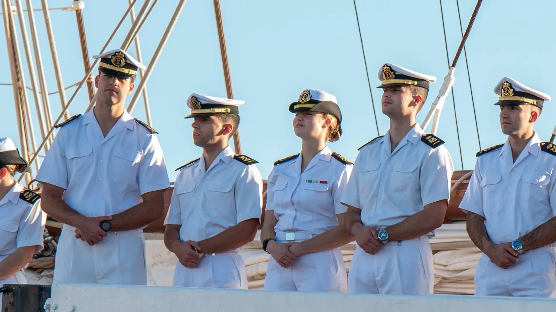 La princesa de Asturias se reencuentra en Gijón con sus compañeros de travesía del buque Elcano