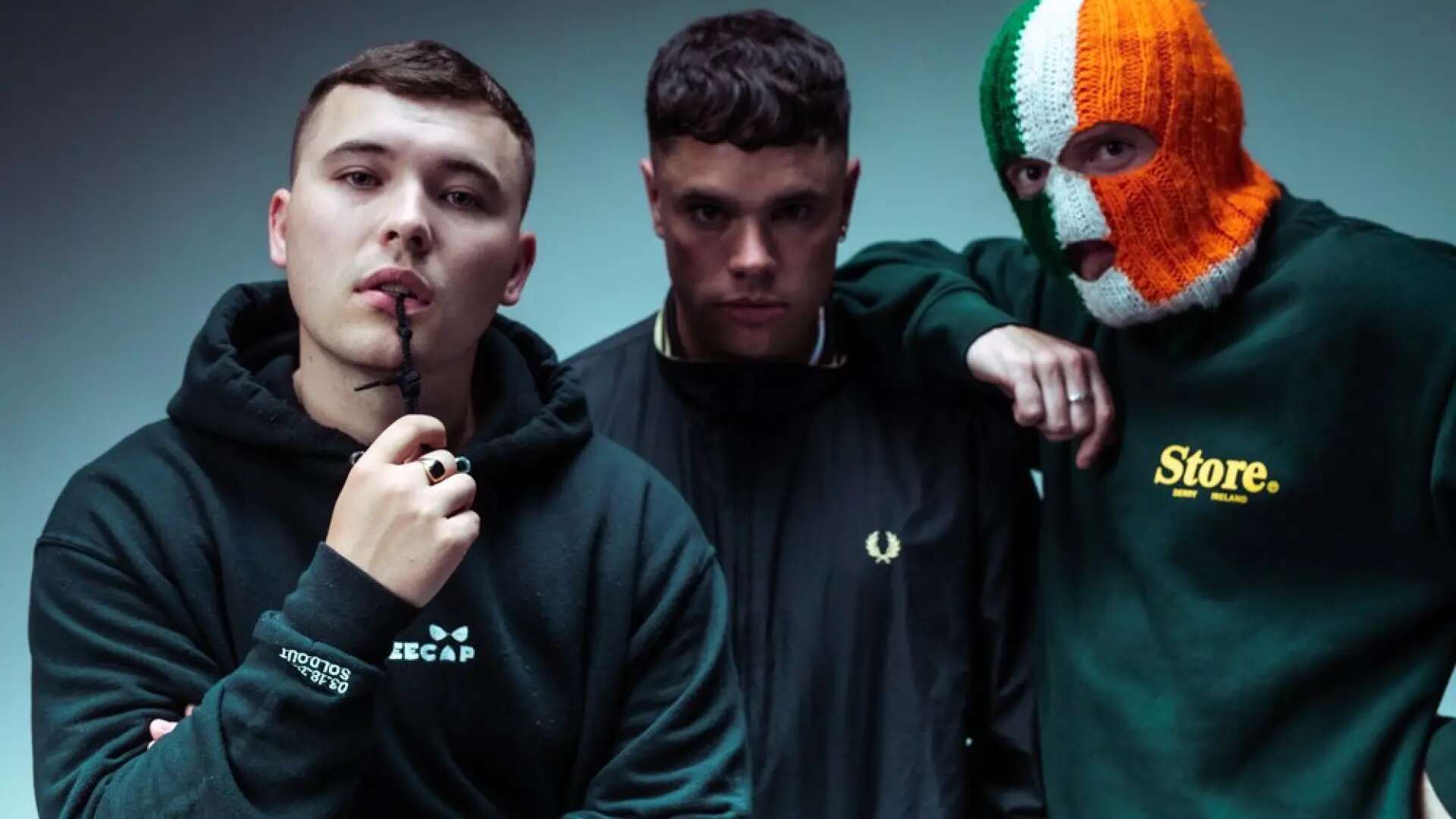 Kneecap, el polémico grupo de rap irlandés al que la prensa conservadora quiso censurar