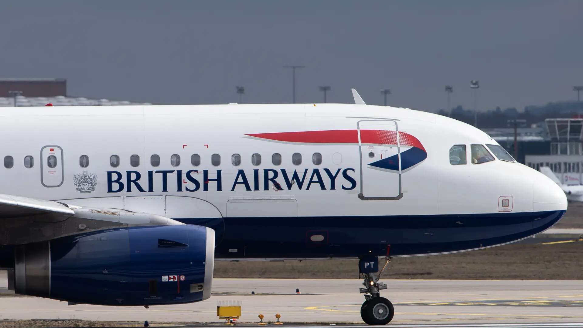 British Airways cancela y retrasa varios vuelos tras sufrir un problema informático