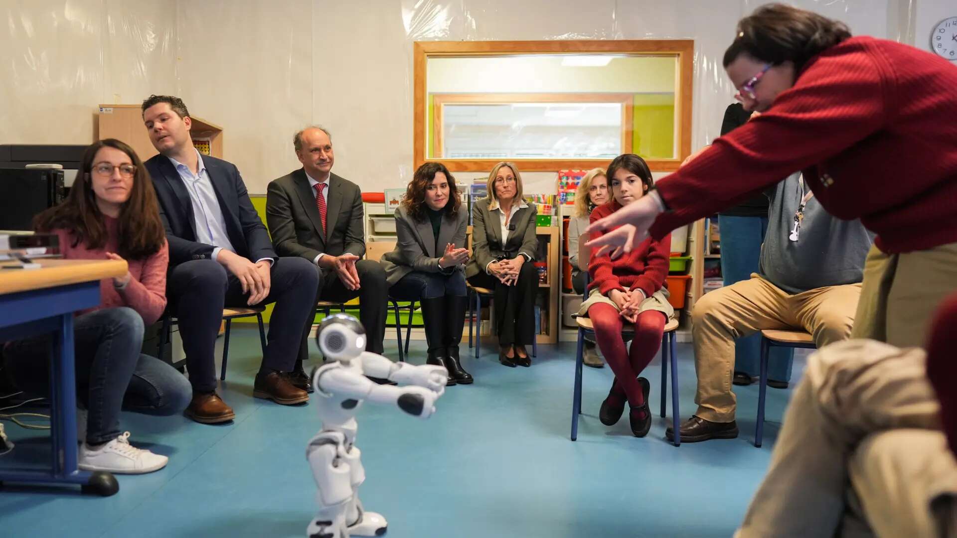 Las aulas de Madrid incorporan a Robic, el androide que interactúa con niños con autismo