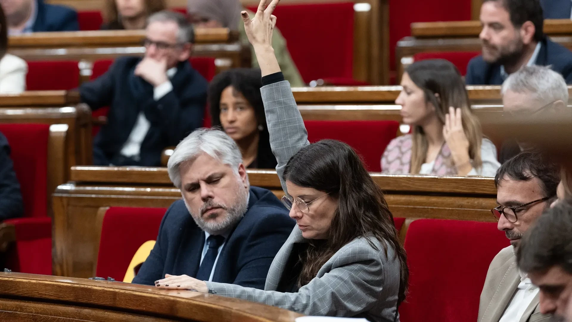 Junts reclama al Govern que garantice la atención en catalán en todos los centros sanitarios y sociales