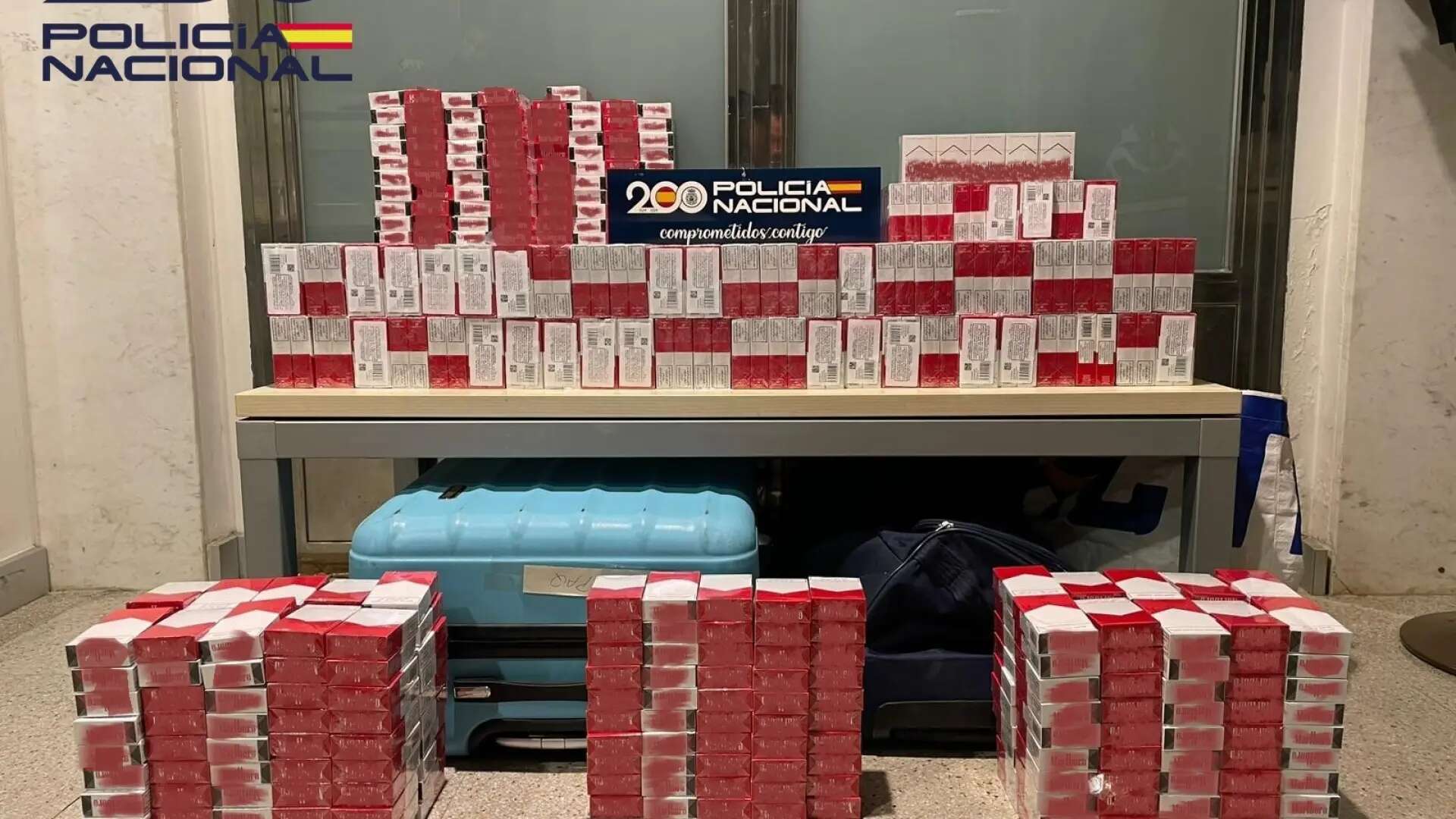 Incautados 1.400 cartones de tabaco de contrabando al pasajero de un bus que iba a abandonar España desde Barcelona