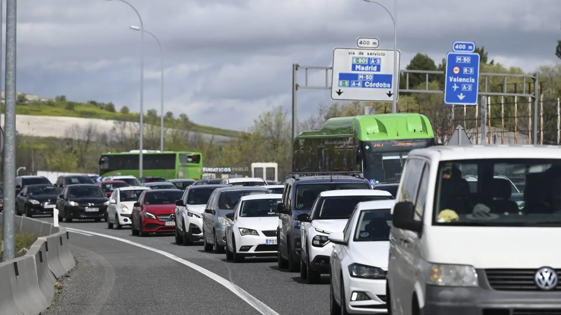 Tráfico espera 4,7 millones de viajes por carretera este fin de semana en la primera operación salida del verano