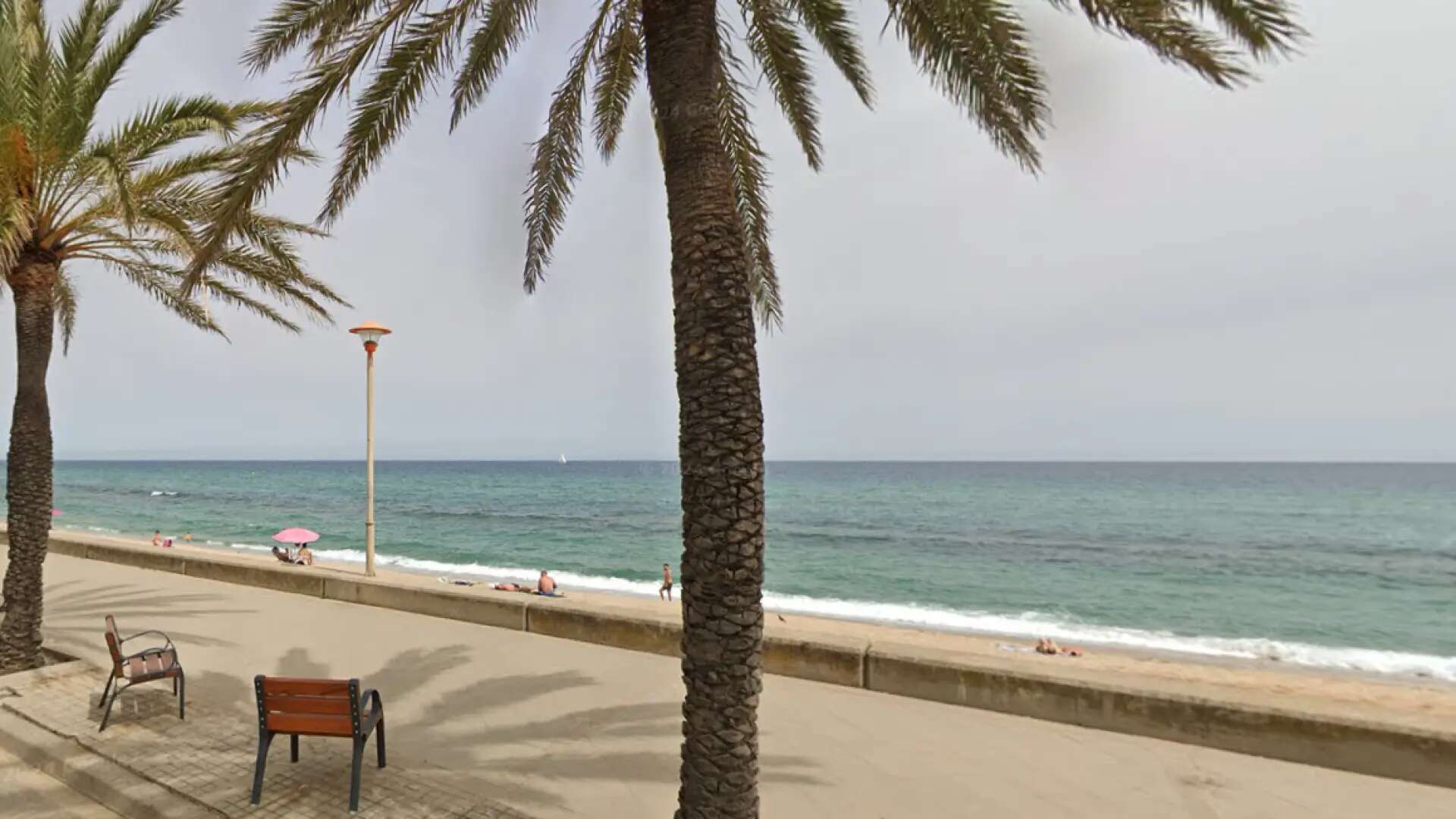 Encuentran el cadáver de una mujer arrastrada al mar por el temporal en Barcelona