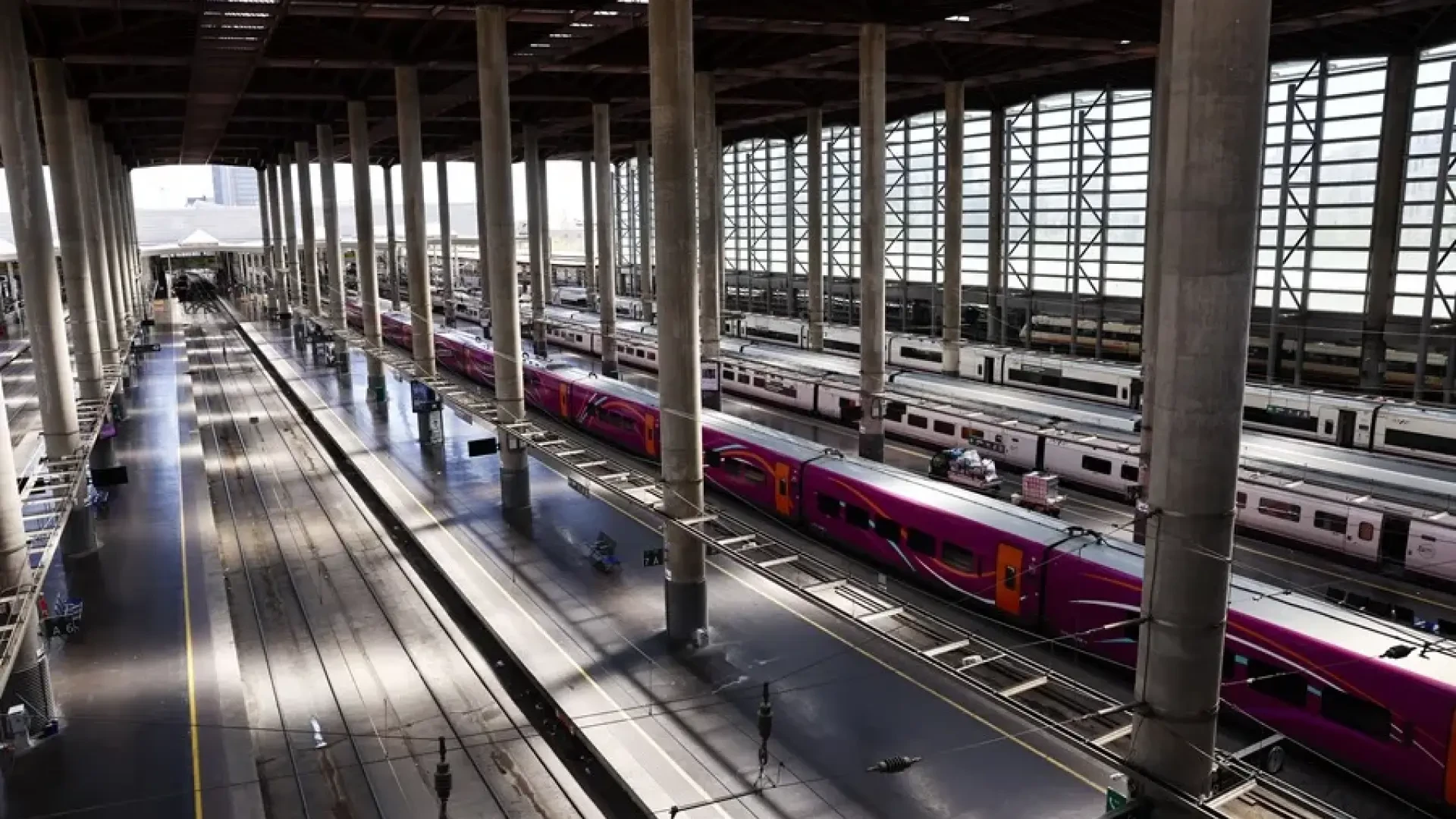 Los síntomas del 'cero eléctrico': avería en los trenes, el fallo en Sanidad y el rechazo por parte de Red Eléctrica a hablar de apagones